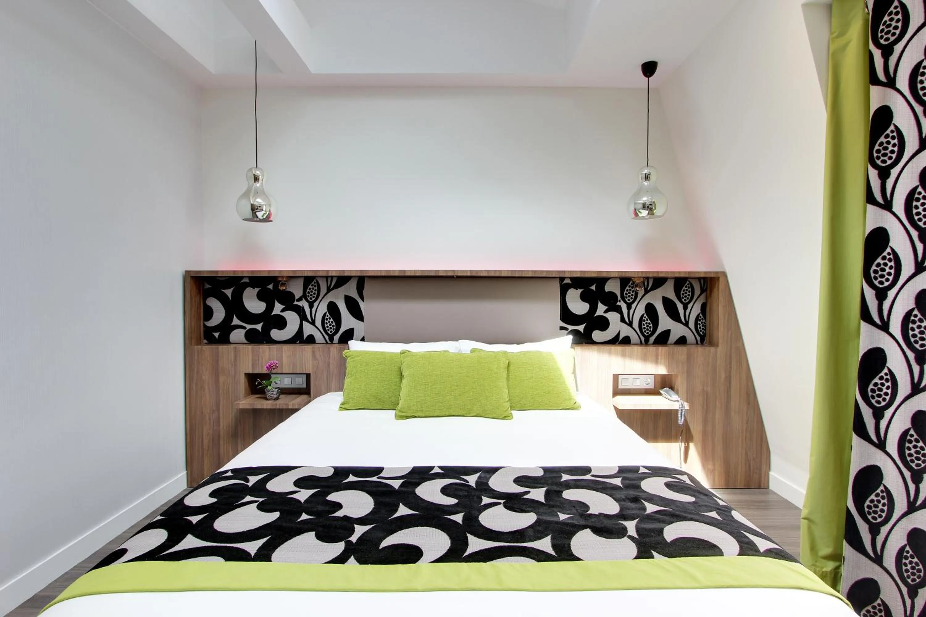 Bed in Hotel Alhambra