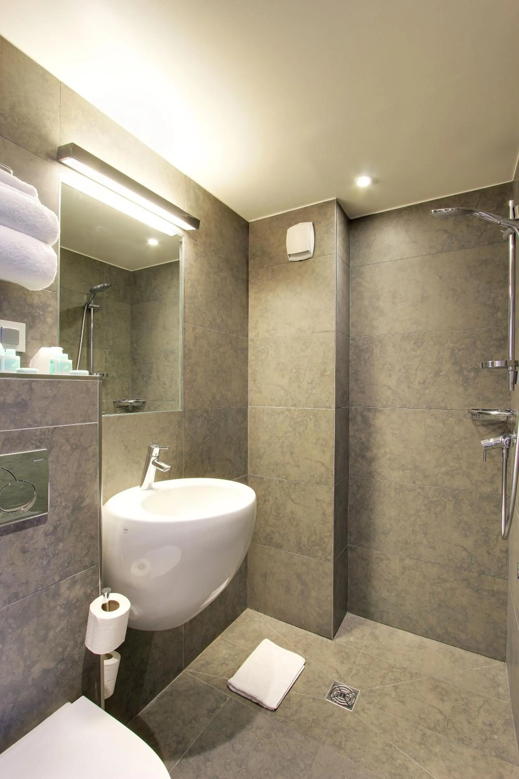 Bathroom in Hotel Alhambra