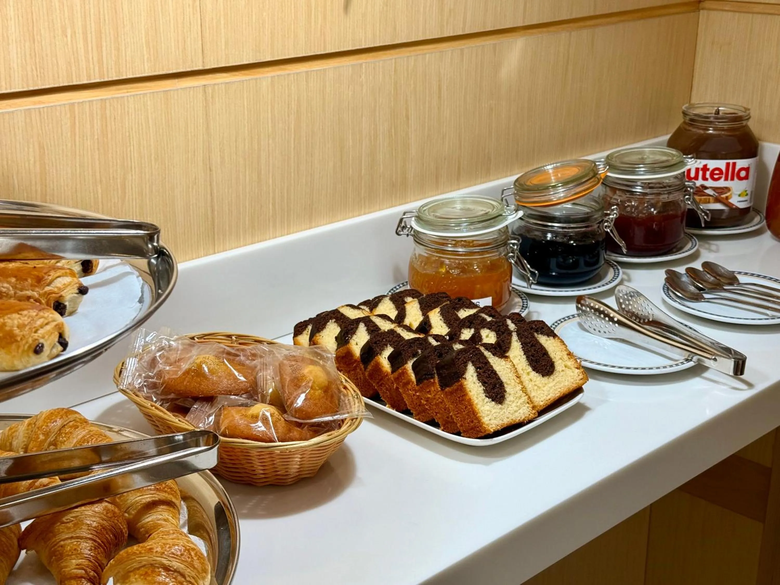 Food and drinks in Hotel Alhambra