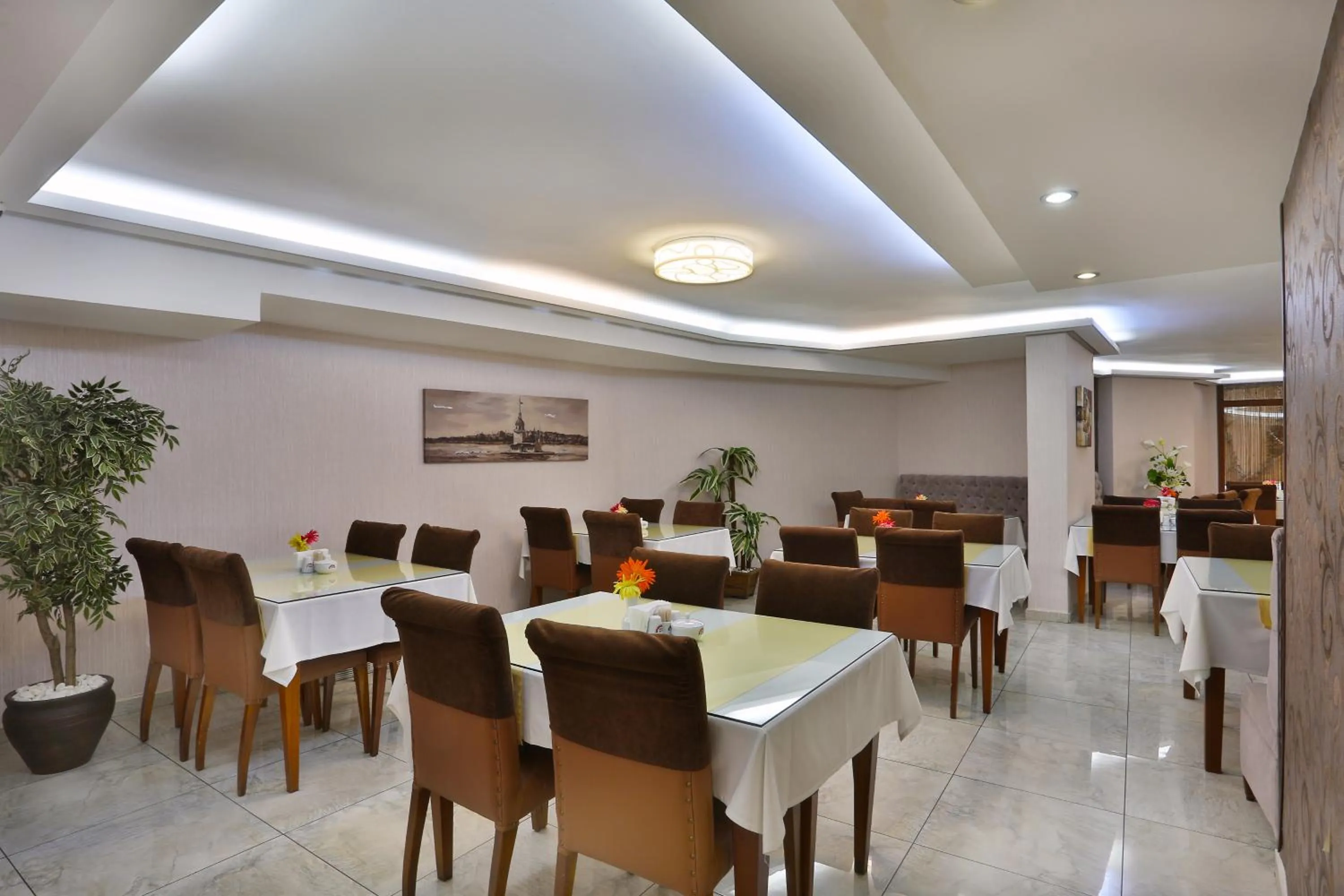 Restaurant/places to eat in Budo Hotel