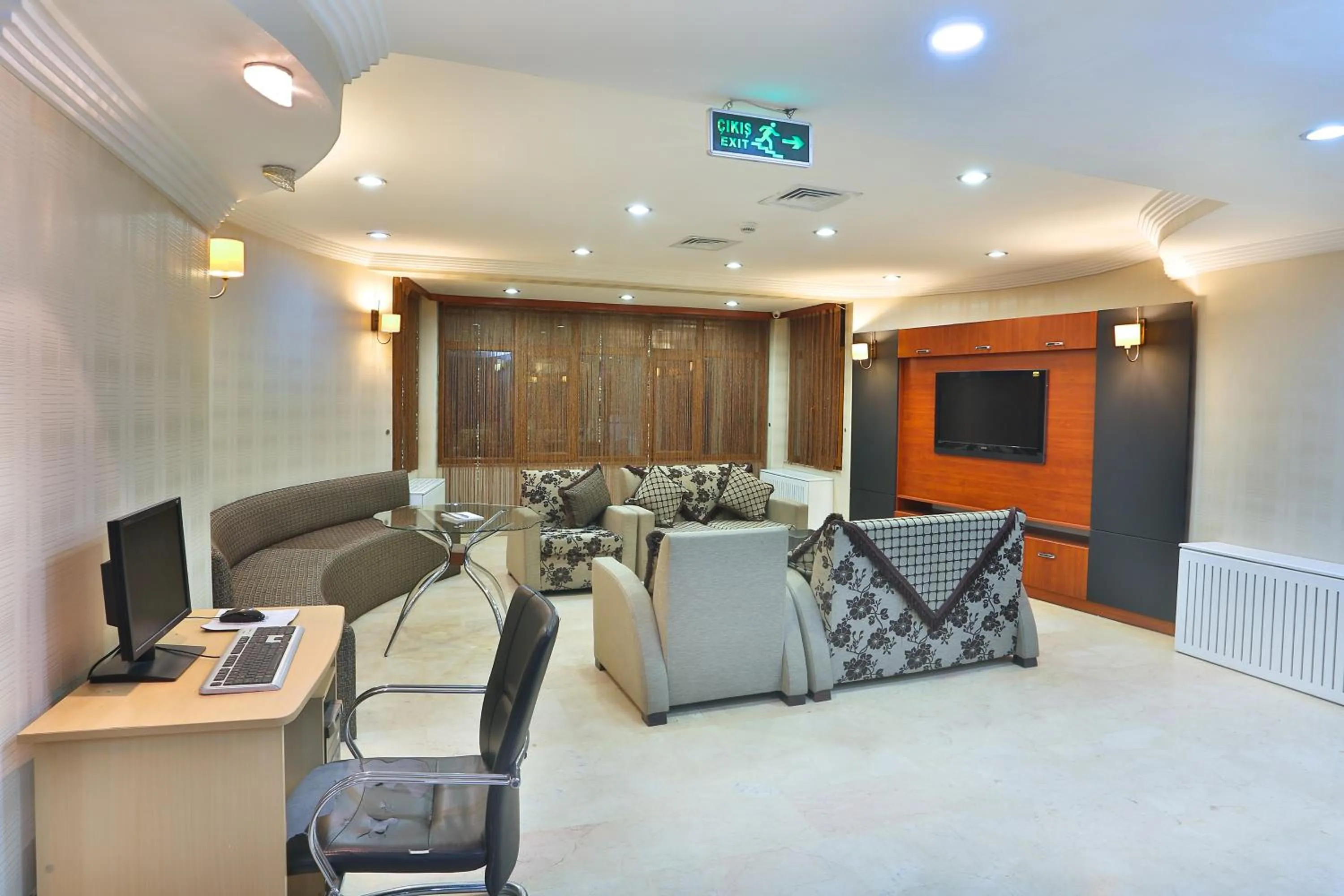 Communal lounge/ TV room in Budo Hotel