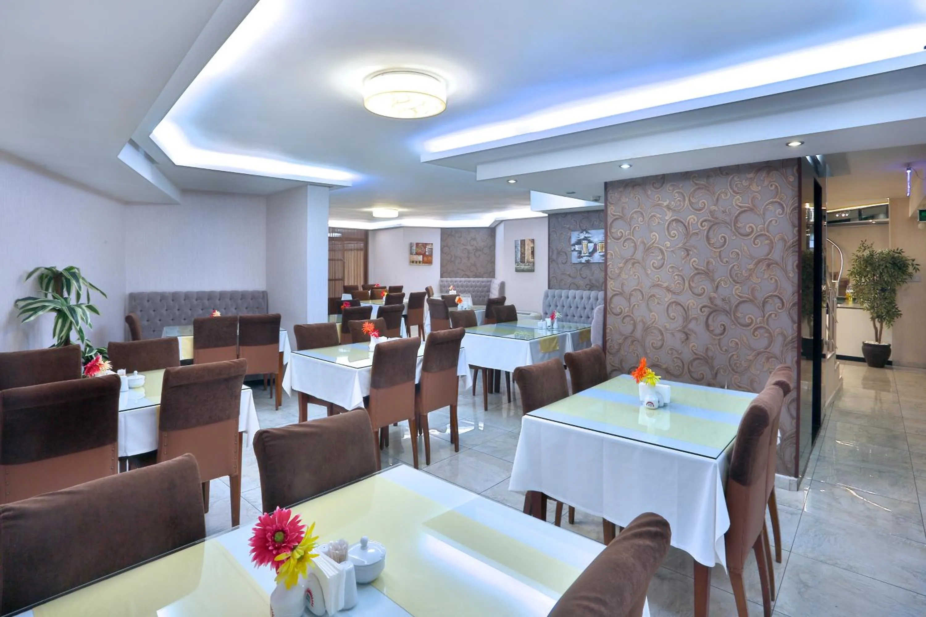 Restaurant/places to eat in Budo Hotel