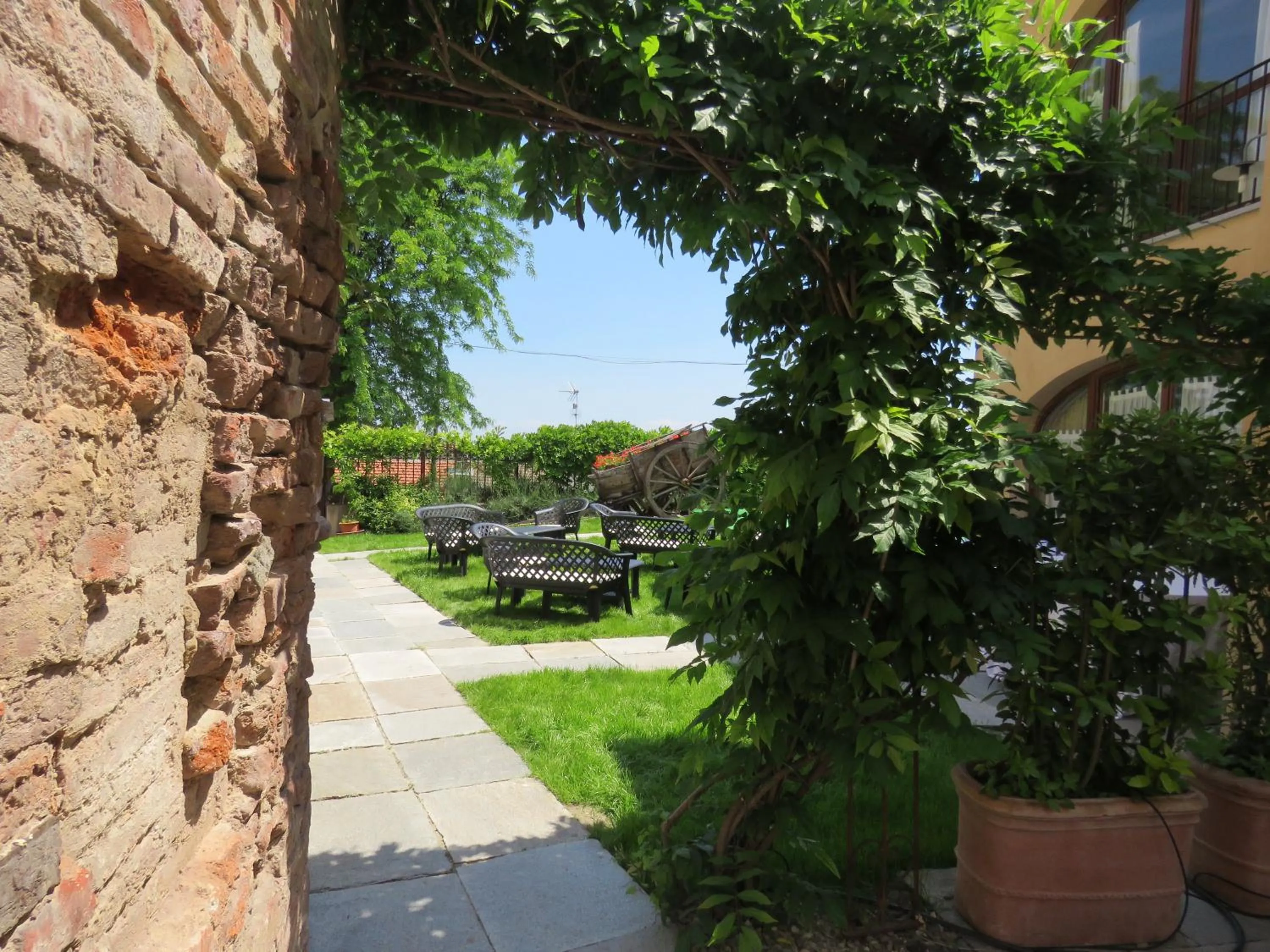 Garden in Relais Palazzo Paleologi Sec.XIV