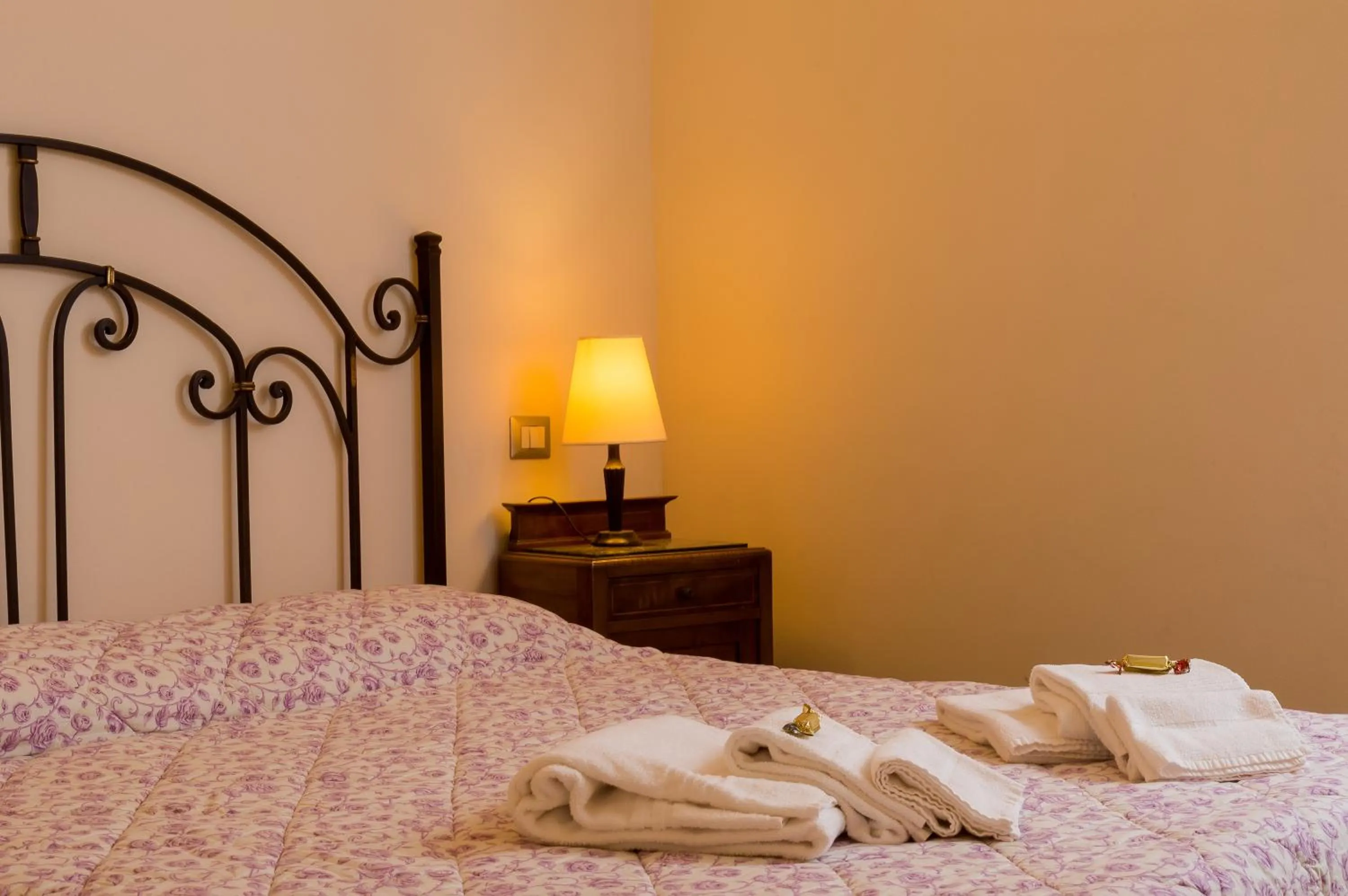 Bedroom, Bed in Relais Palazzo Paleologi Sec.XIV