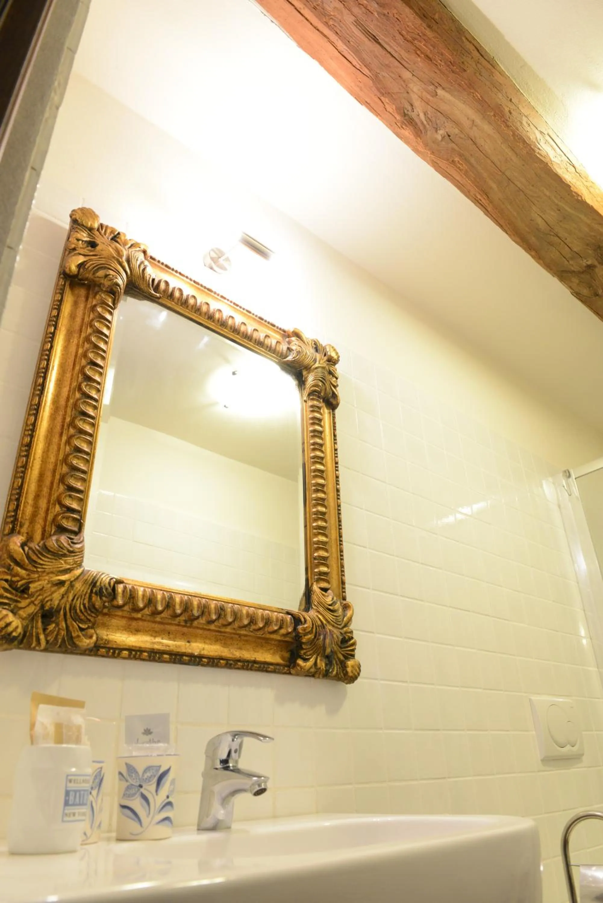Bathroom in Relais Palazzo Paleologi Sec.XIV