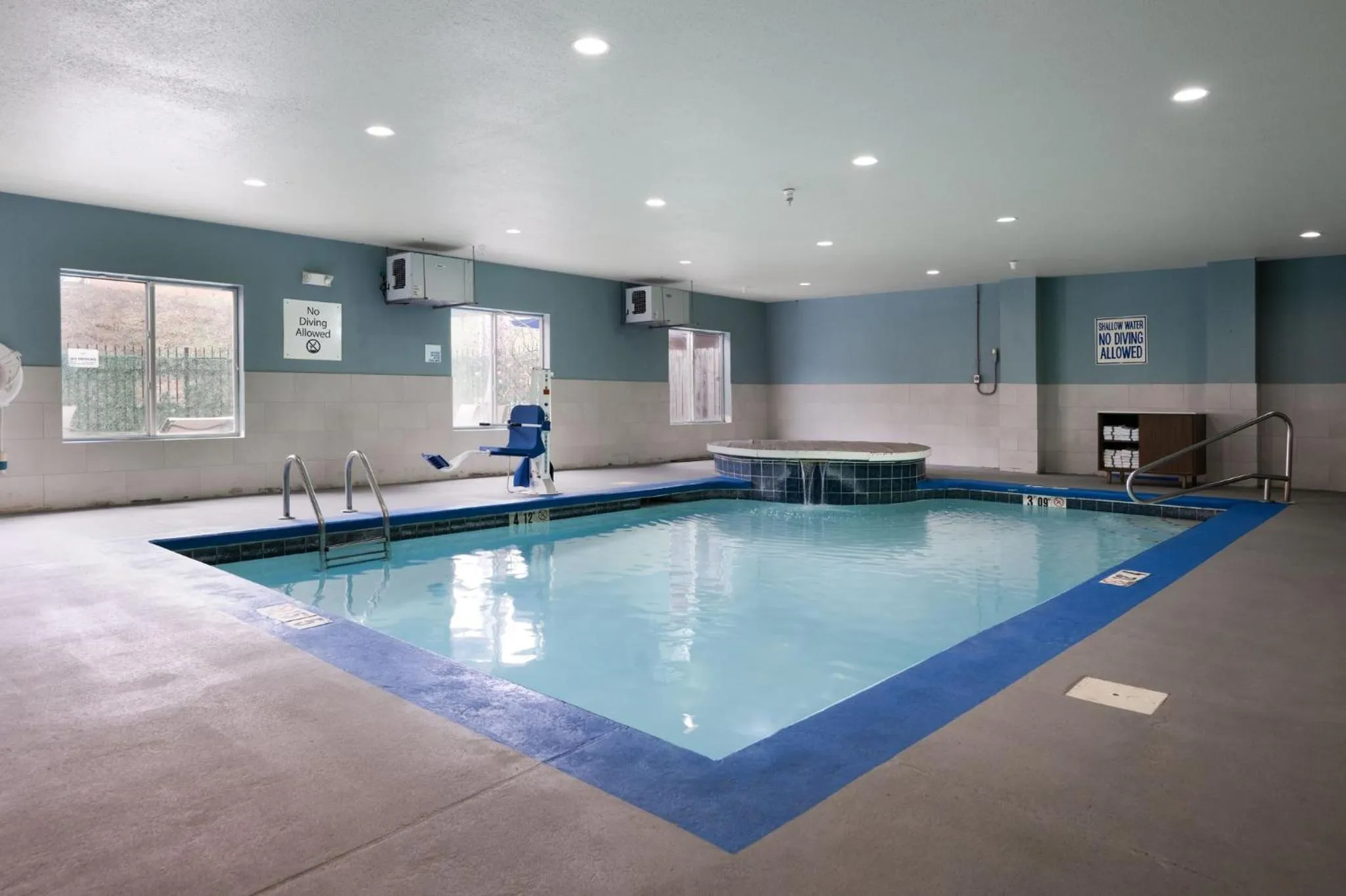 Swimming pool in Holiday Inn Express & Suites Chattanooga-Hixson by IHG