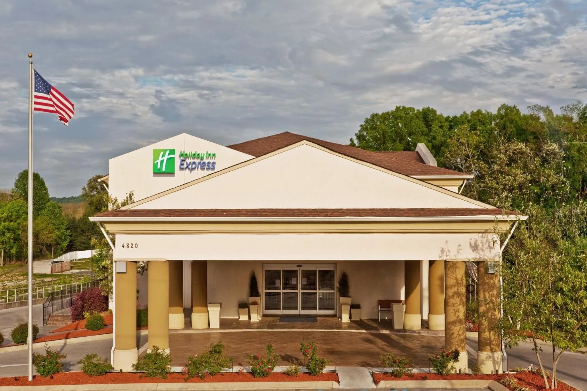 Property building in Holiday Inn Express & Suites Chattanooga-Hixson by IHG