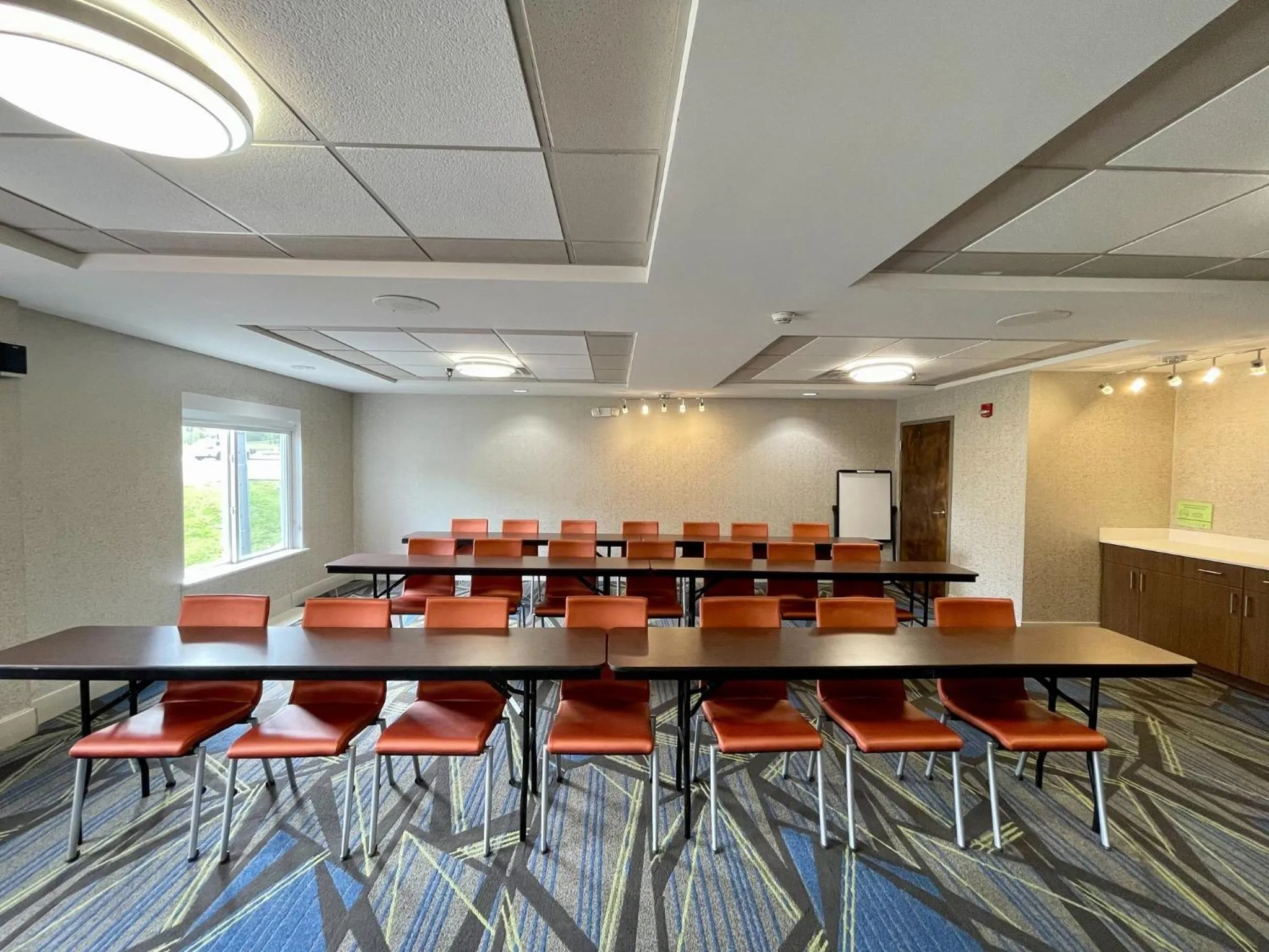Meeting/conference room in Holiday Inn Express & Suites Chattanooga-Hixson by IHG