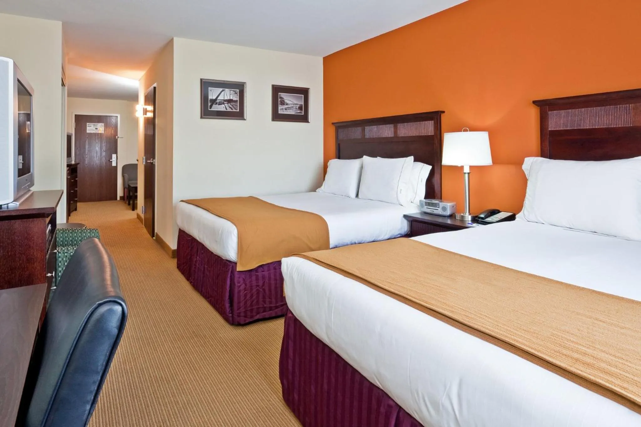 Photo of the whole room, Bed in Holiday Inn Express & Suites Chattanooga-Hixson by IHG