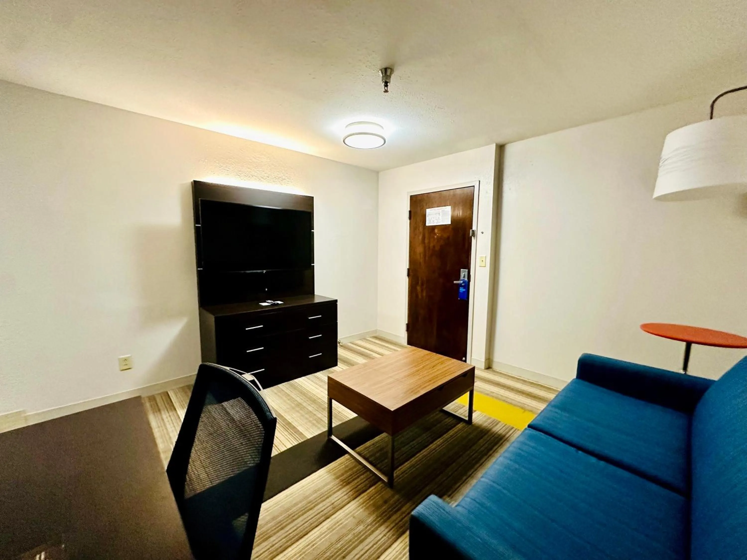 Photo of the whole room in Holiday Inn Express & Suites Chattanooga-Hixson by IHG