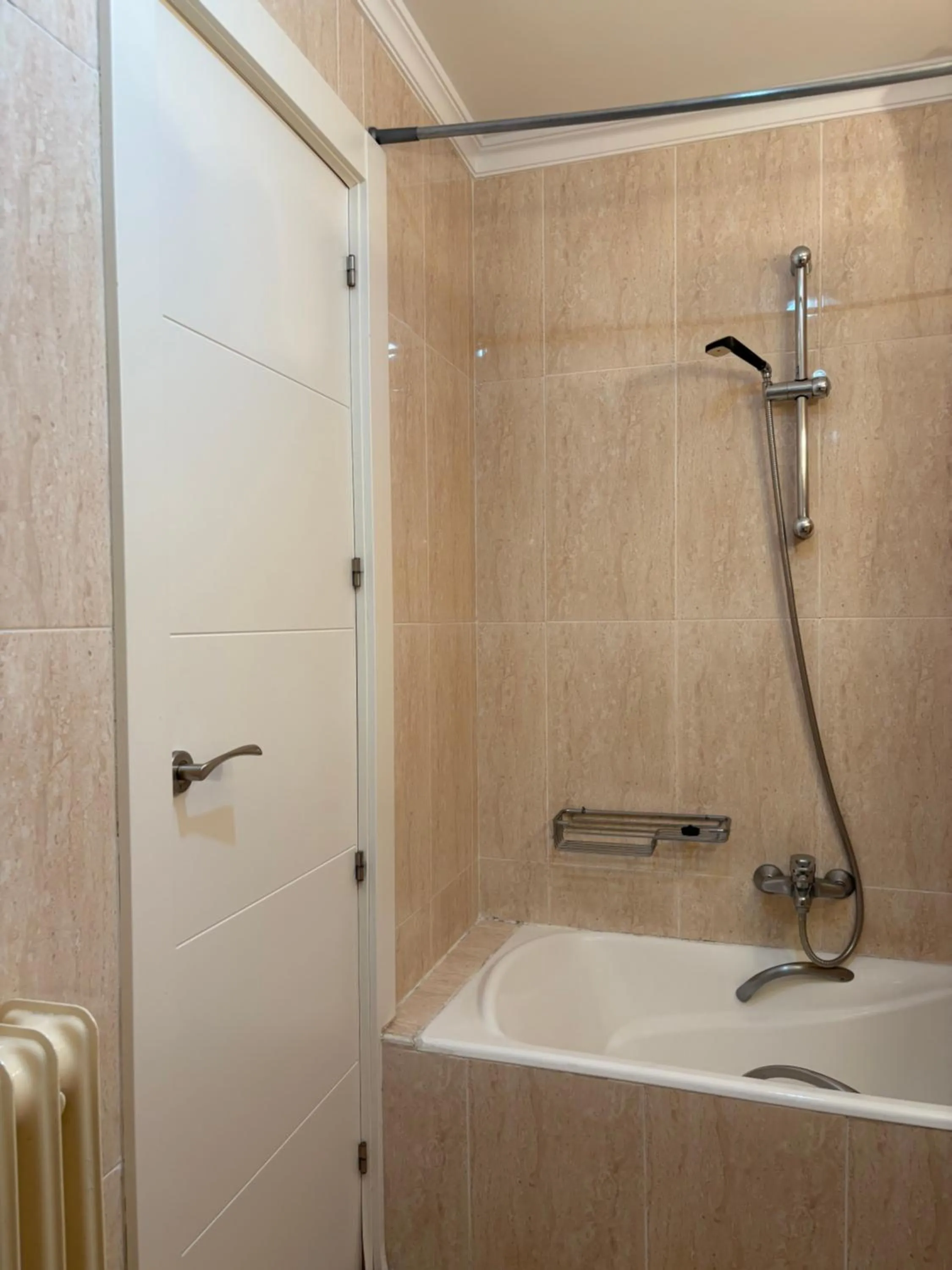 Shower in Hotel Amefa