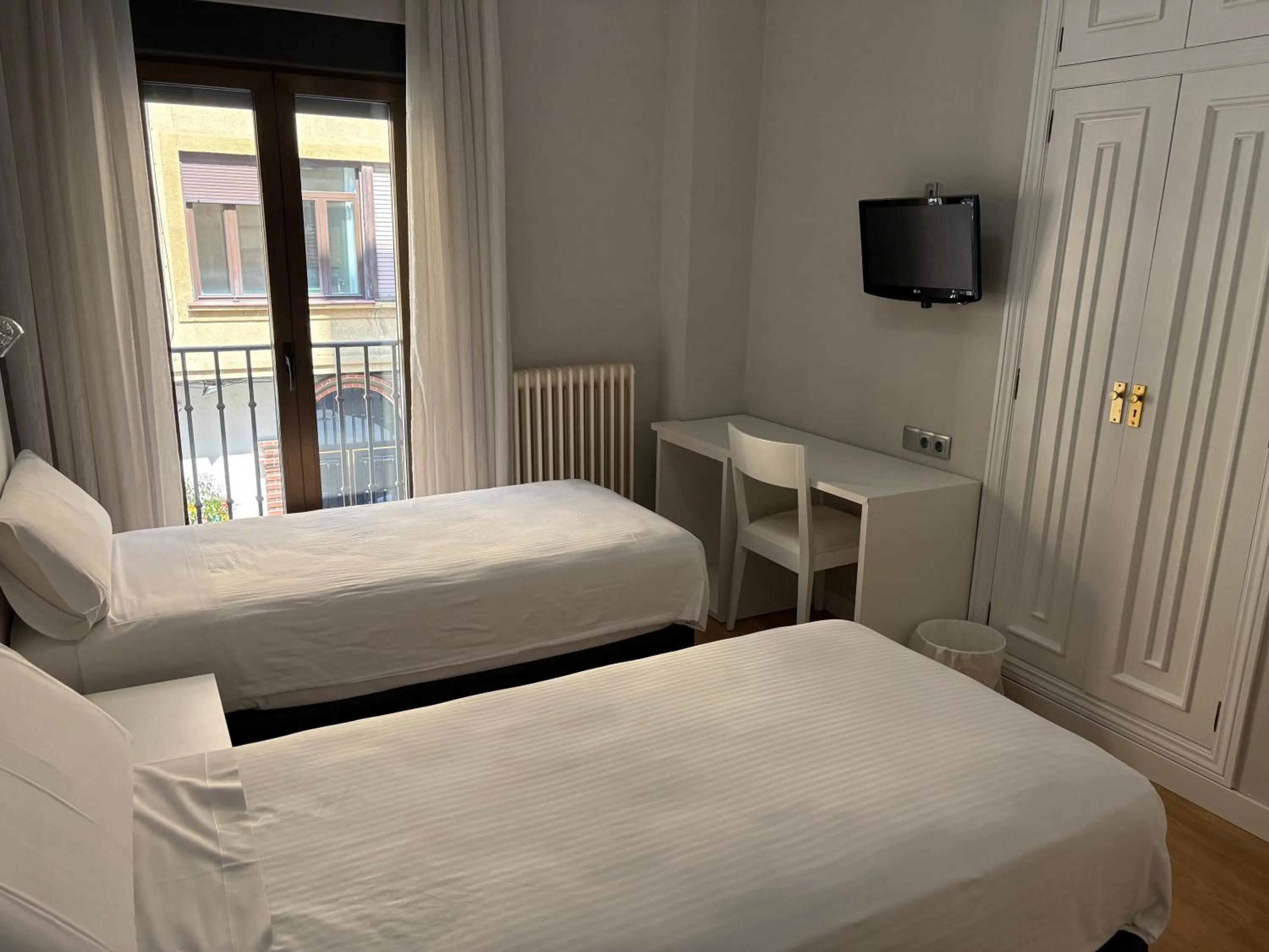 TV and multimedia, Bed in Hotel Amefa