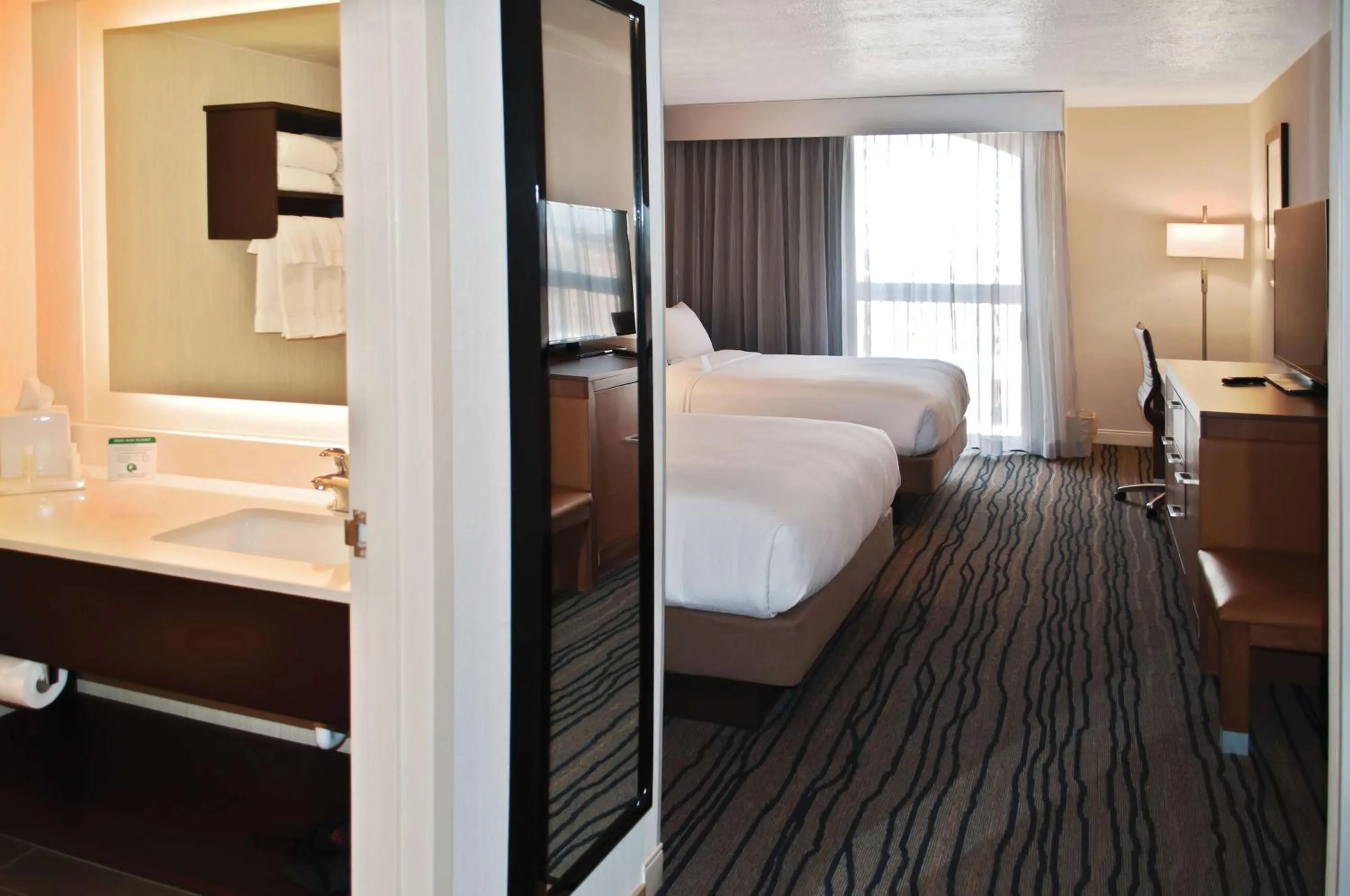 Bedroom, Bed in Doubletree By Hilton Helena Downtown