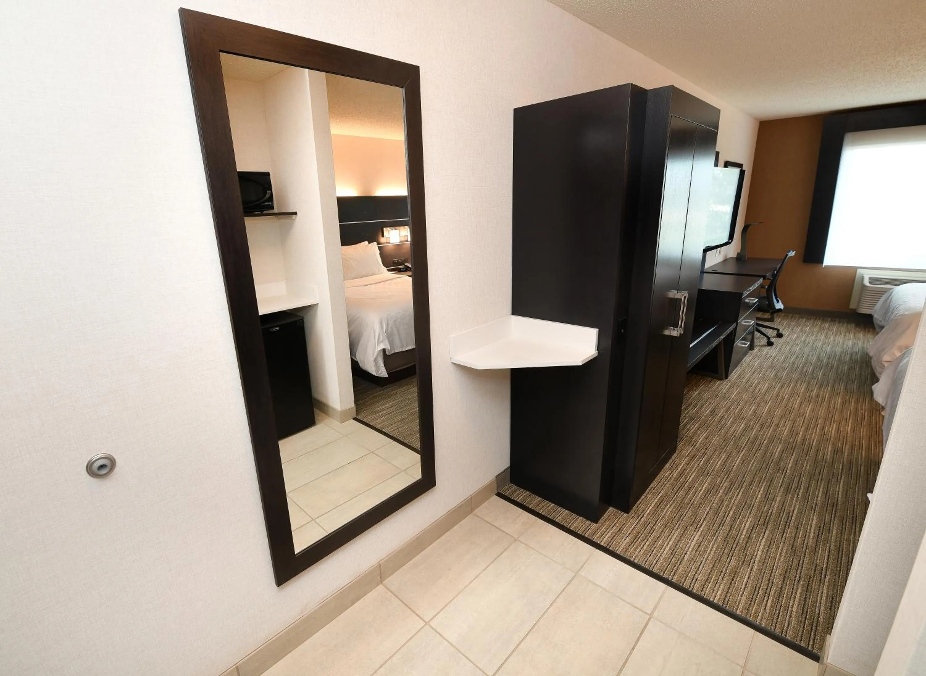 wardrobe, Bed in Holiday Inn Express Hotel & Suites Grand Forks by IHG