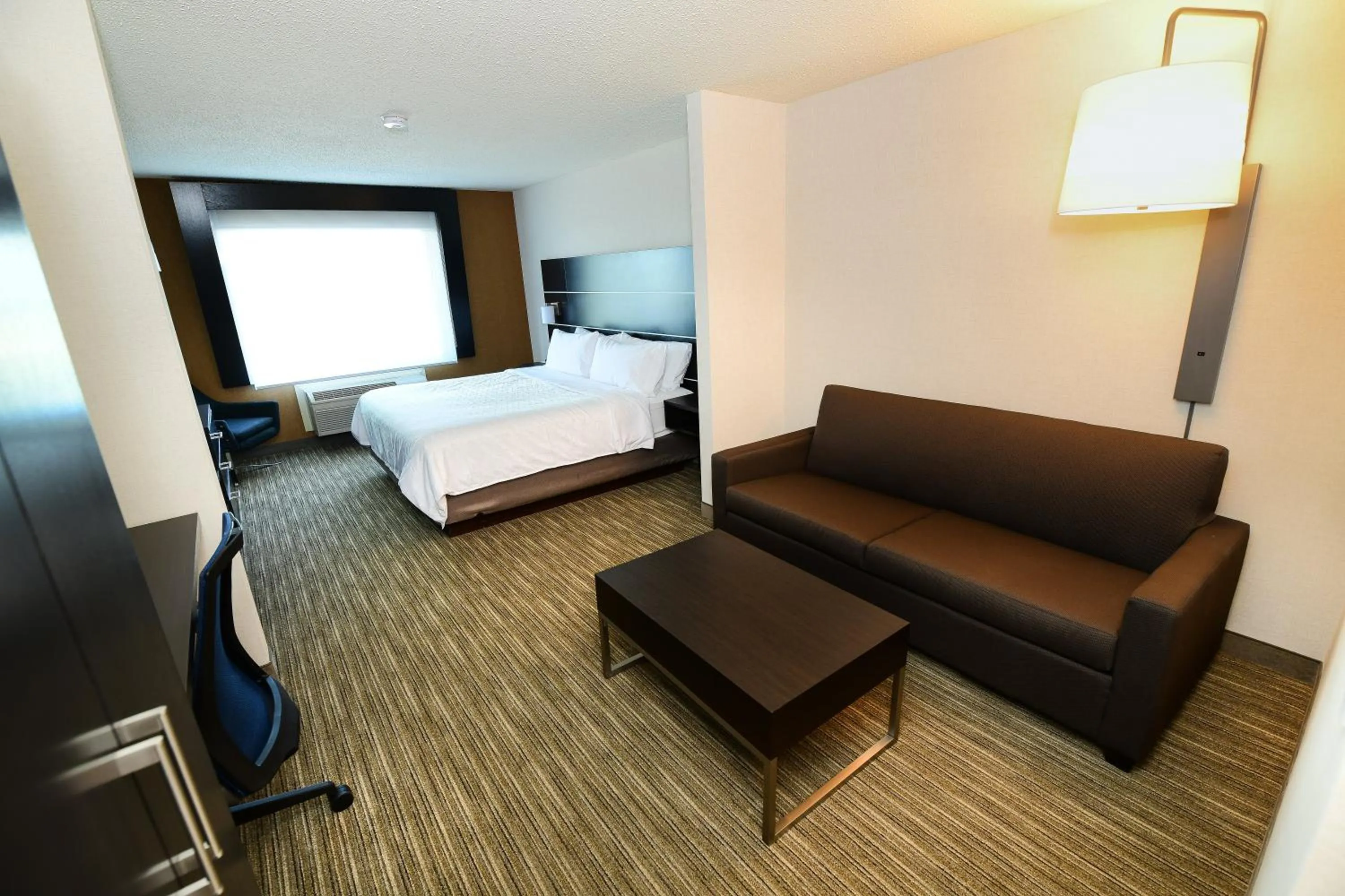 Photo of the whole room, Bed in Holiday Inn Express Hotel & Suites Grand Forks by IHG