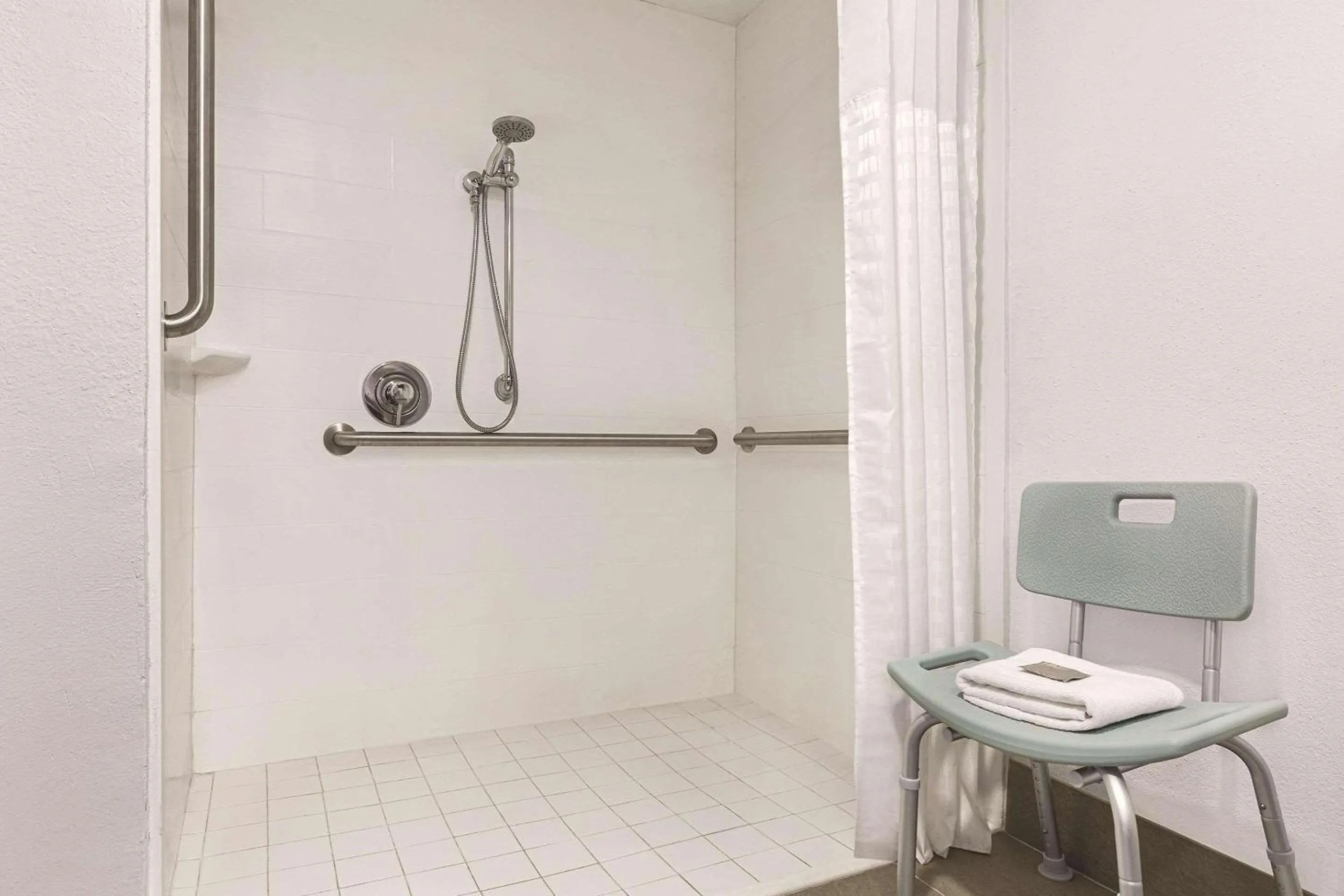 Bedroom in Country Inn & Suites by Radisson, Dunn, NC