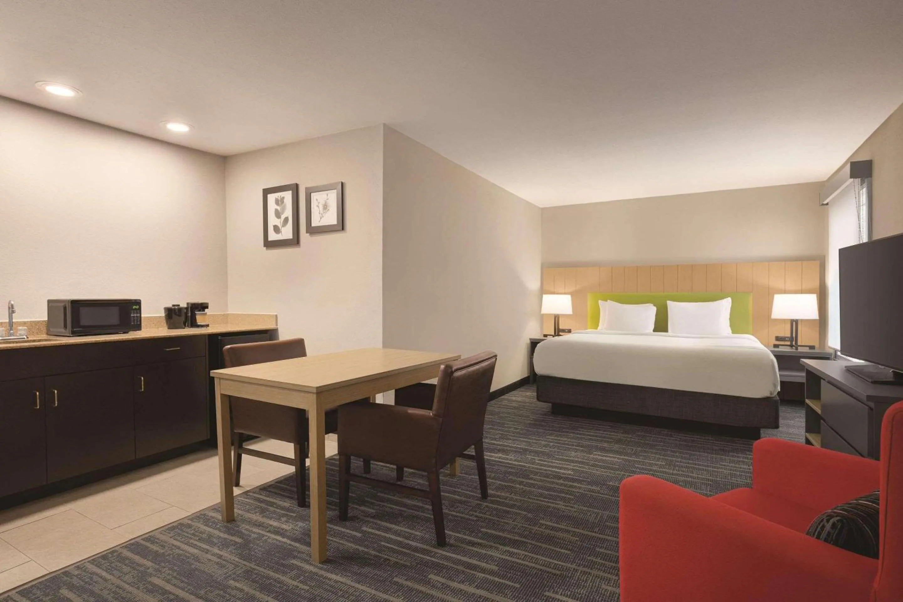 Bedroom, Bed in Country Inn & Suites by Radisson, Dunn, NC