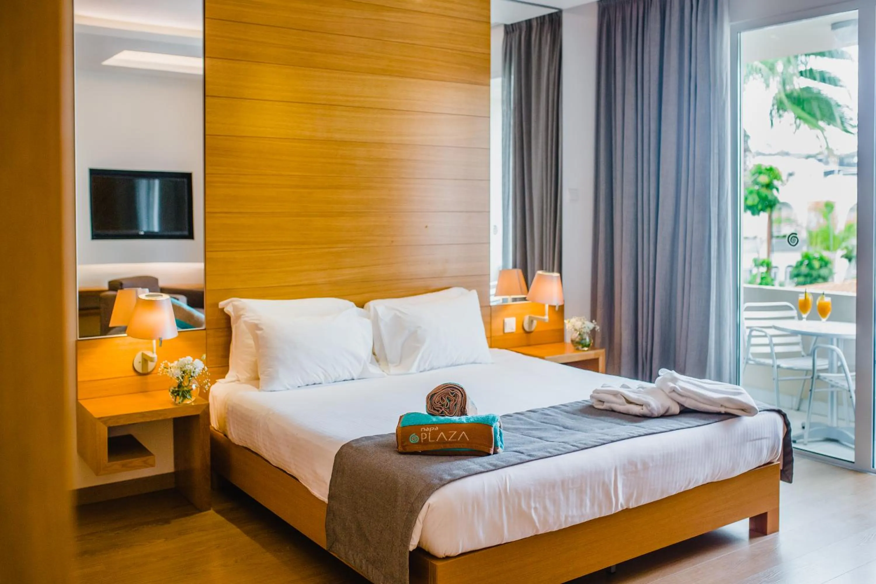 Photo of the whole room, Bed in Napa Plaza Hotel (Adults Only)