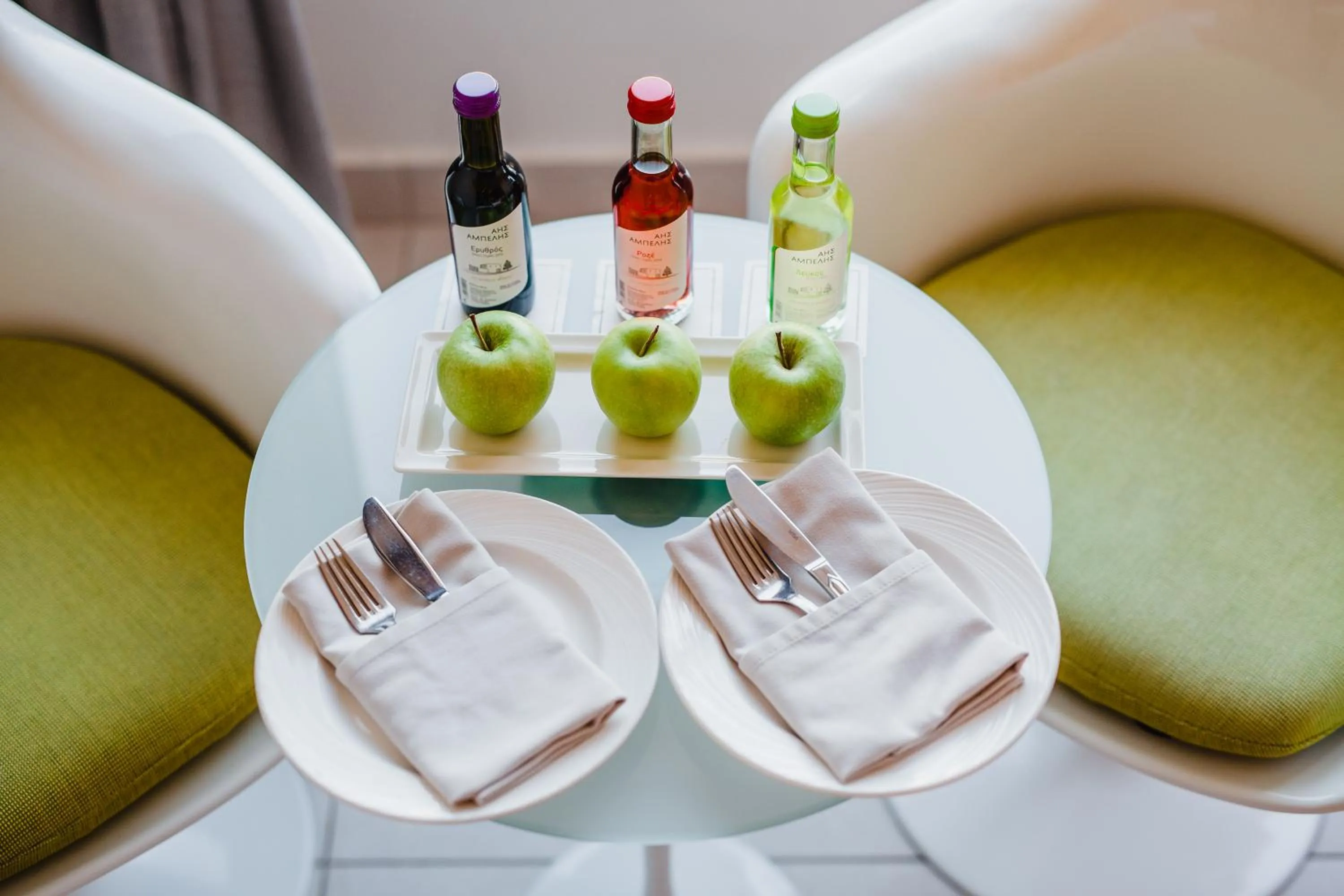 Food and drinks in Napa Plaza Hotel (Adults Only)