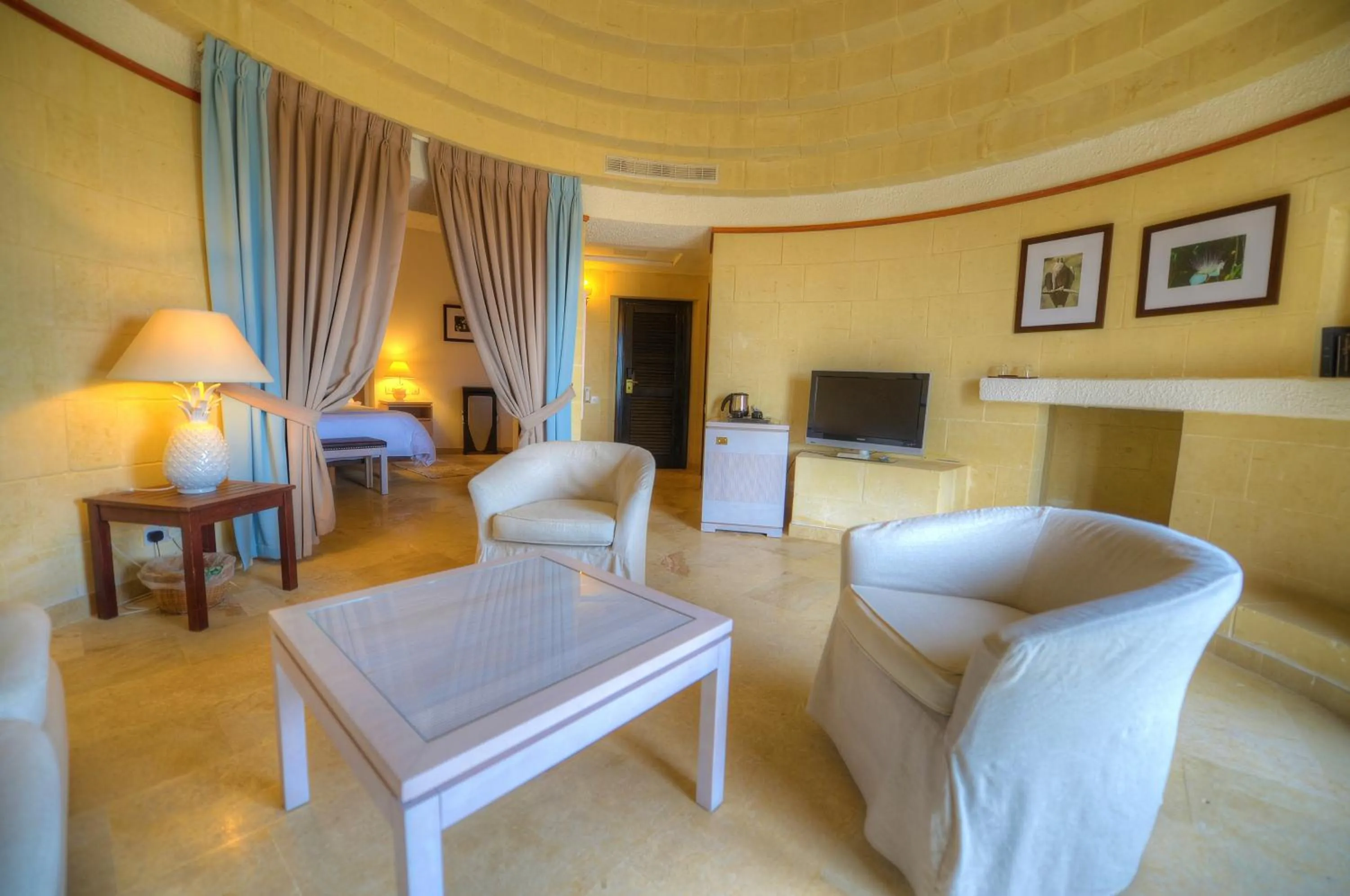 TV and multimedia in Hotel Ta' Cenc & Spa