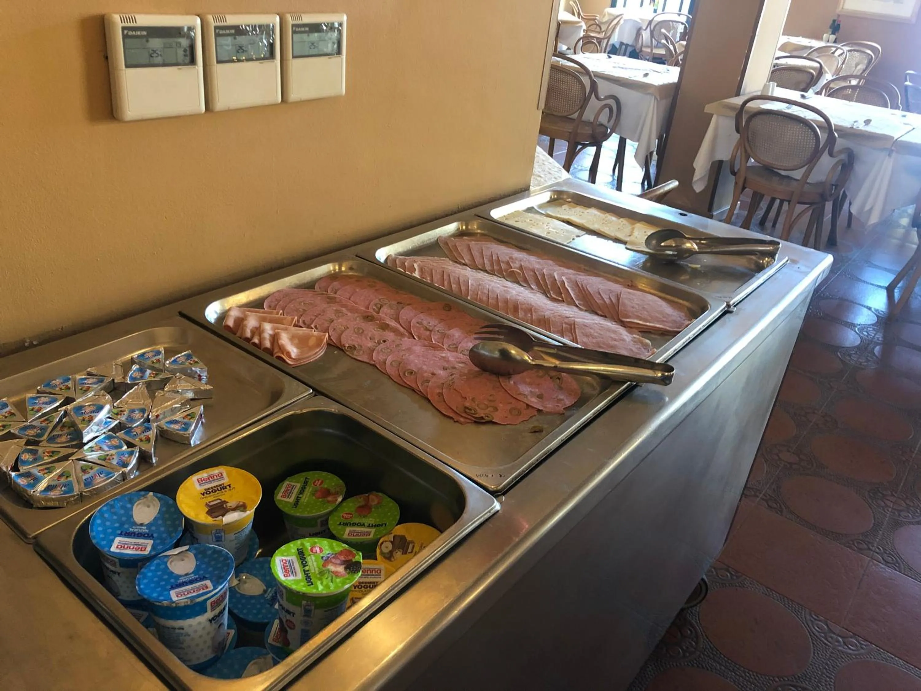 Food and drinks in St. Patrick's Hotel