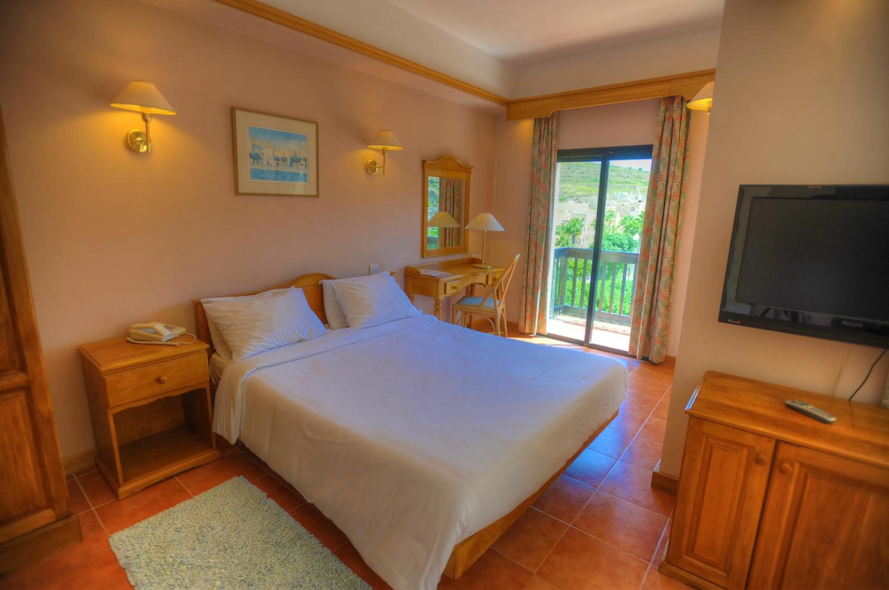 Bedroom, Bed in St. Patrick's Hotel