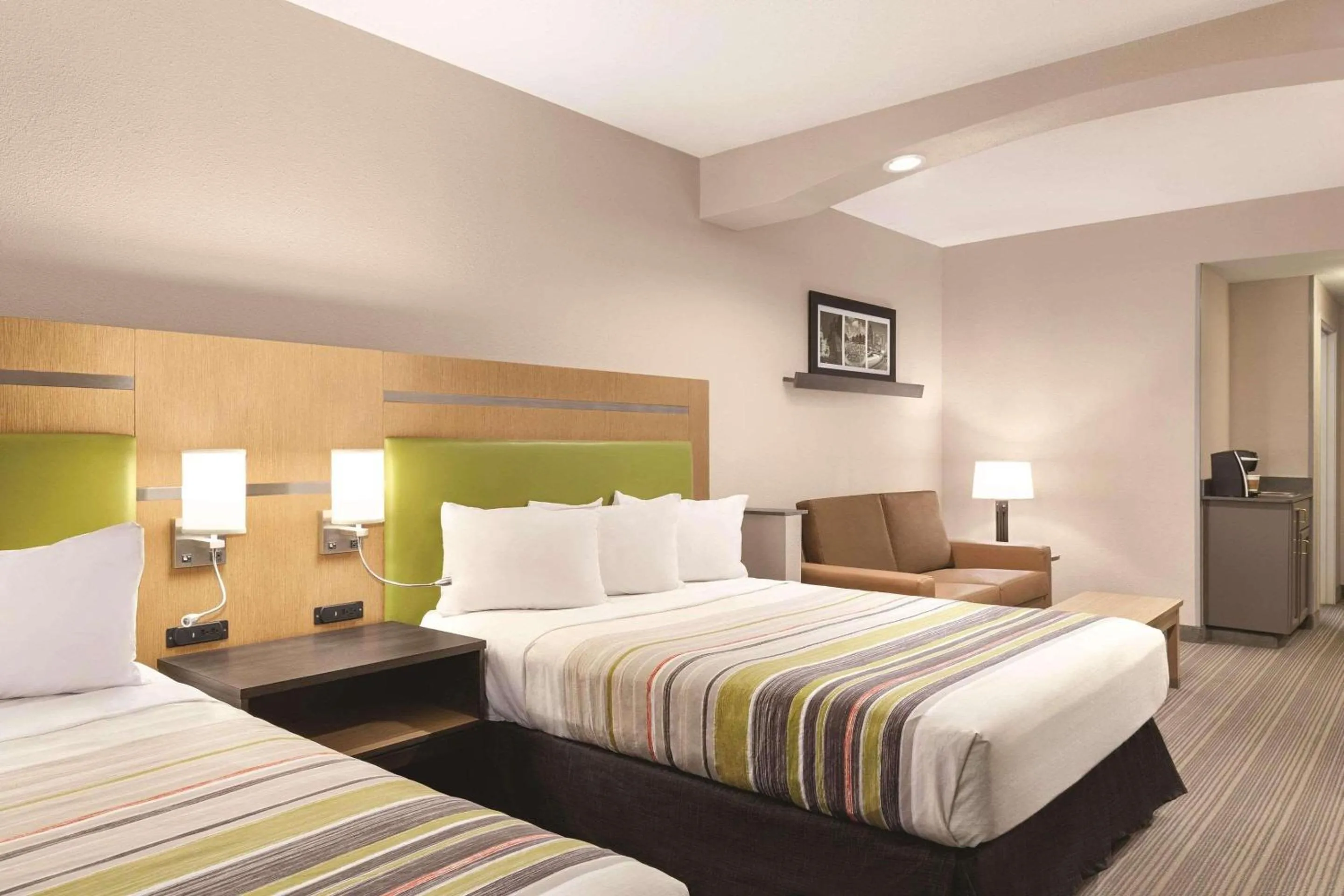 Bedroom, Bed in Country Inn & Suites by Radisson, Griffin, GA