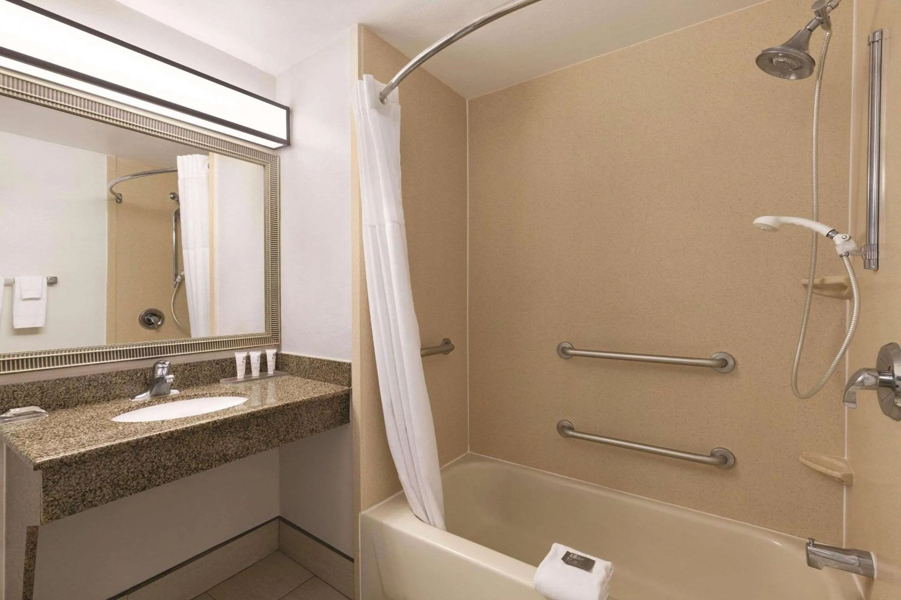 Bedroom in Country Inn & Suites by Radisson, Griffin, GA