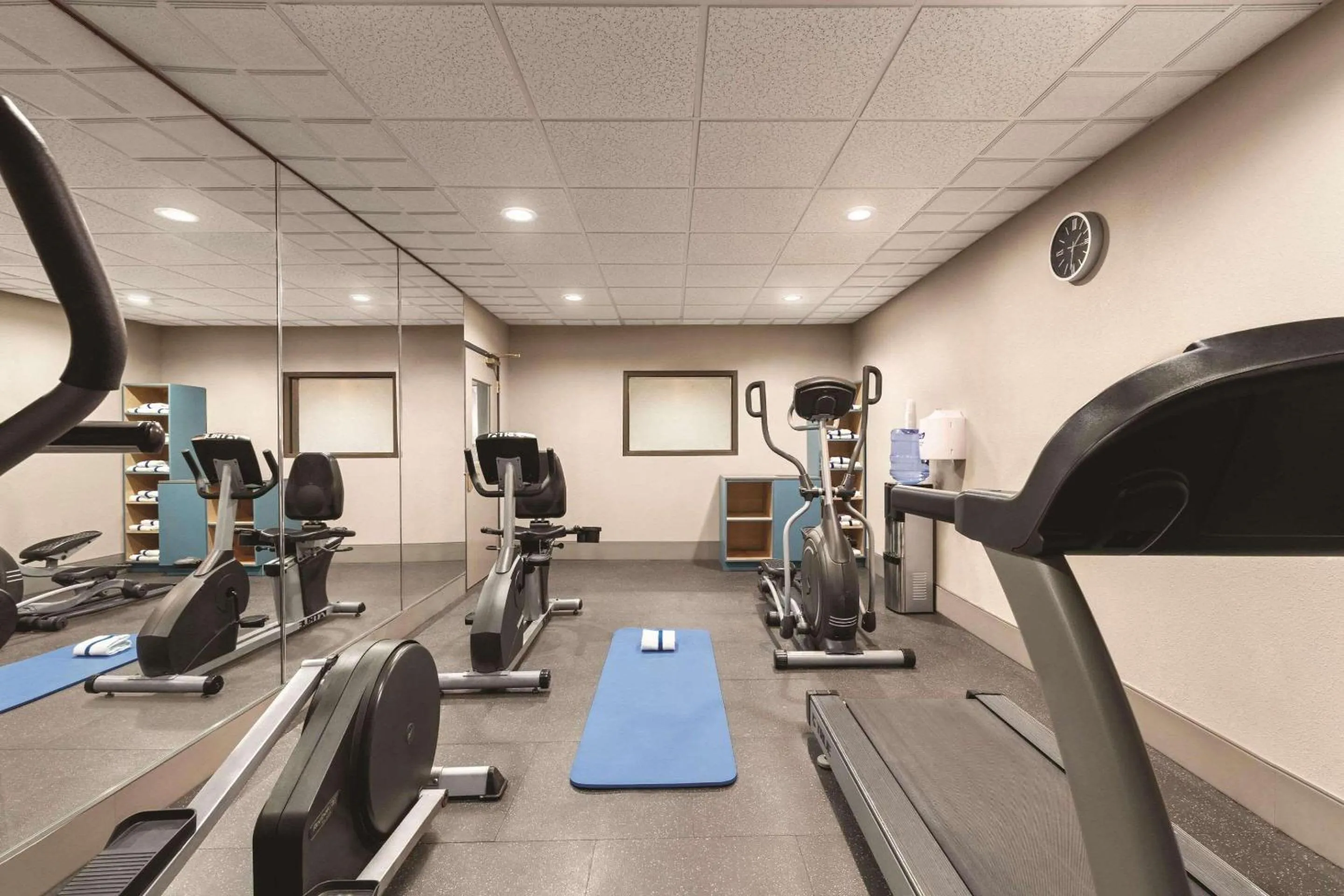 Fitness centre/facilities in Country Inn & Suites by Radisson, Griffin, GA