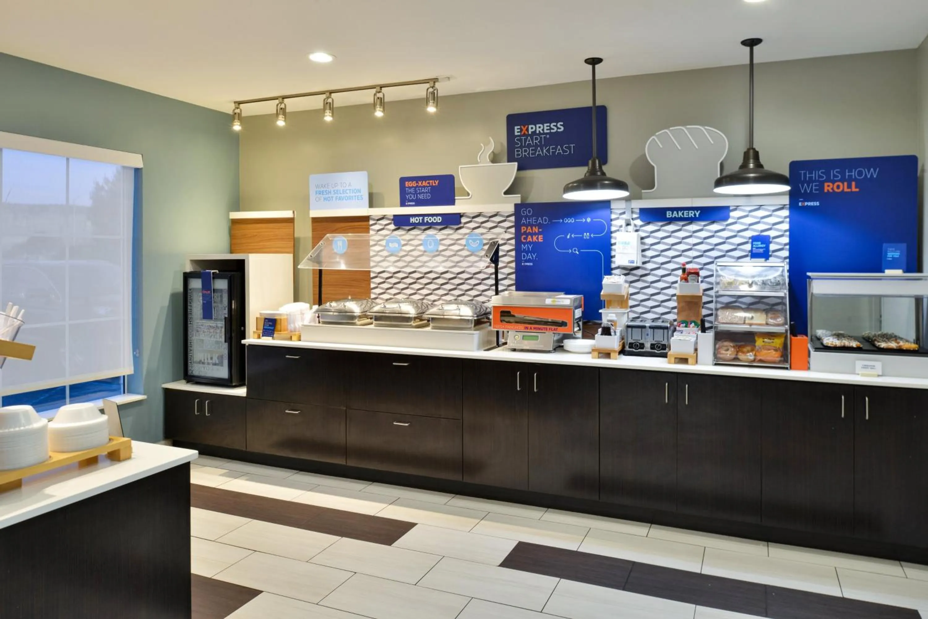 Breakfast in Holiday Inn Express & Suites Farmington Bloomfield by IHG