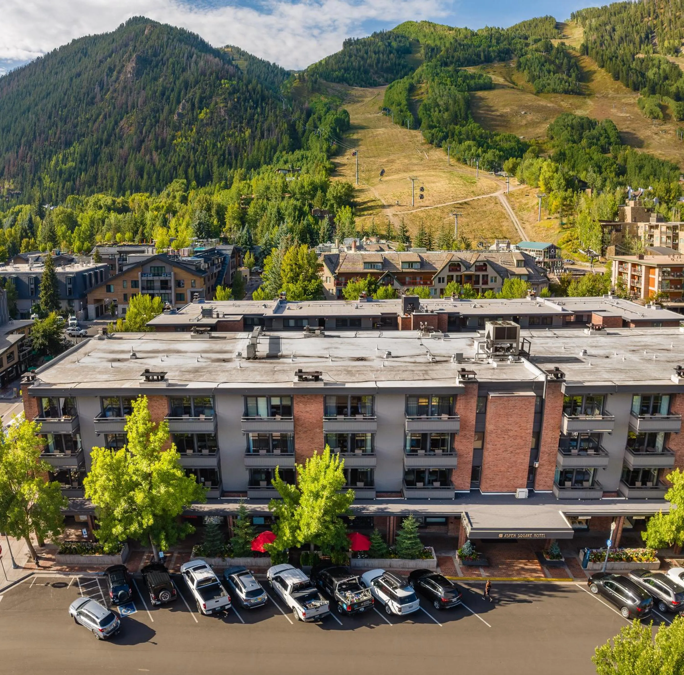 Property building in Aspen Square Condominium Hotel