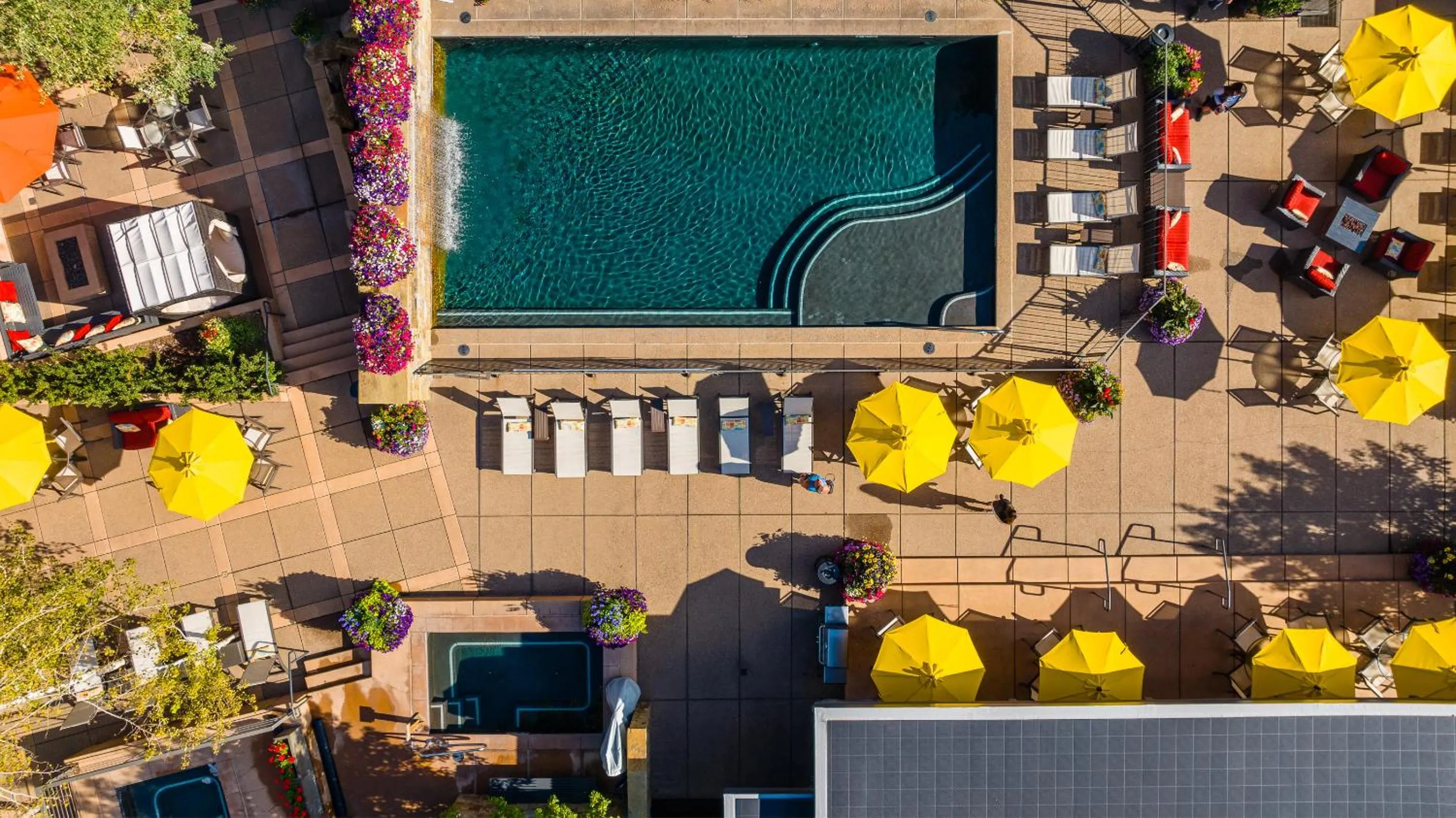 Pool view in Aspen Square Condominium Hotel