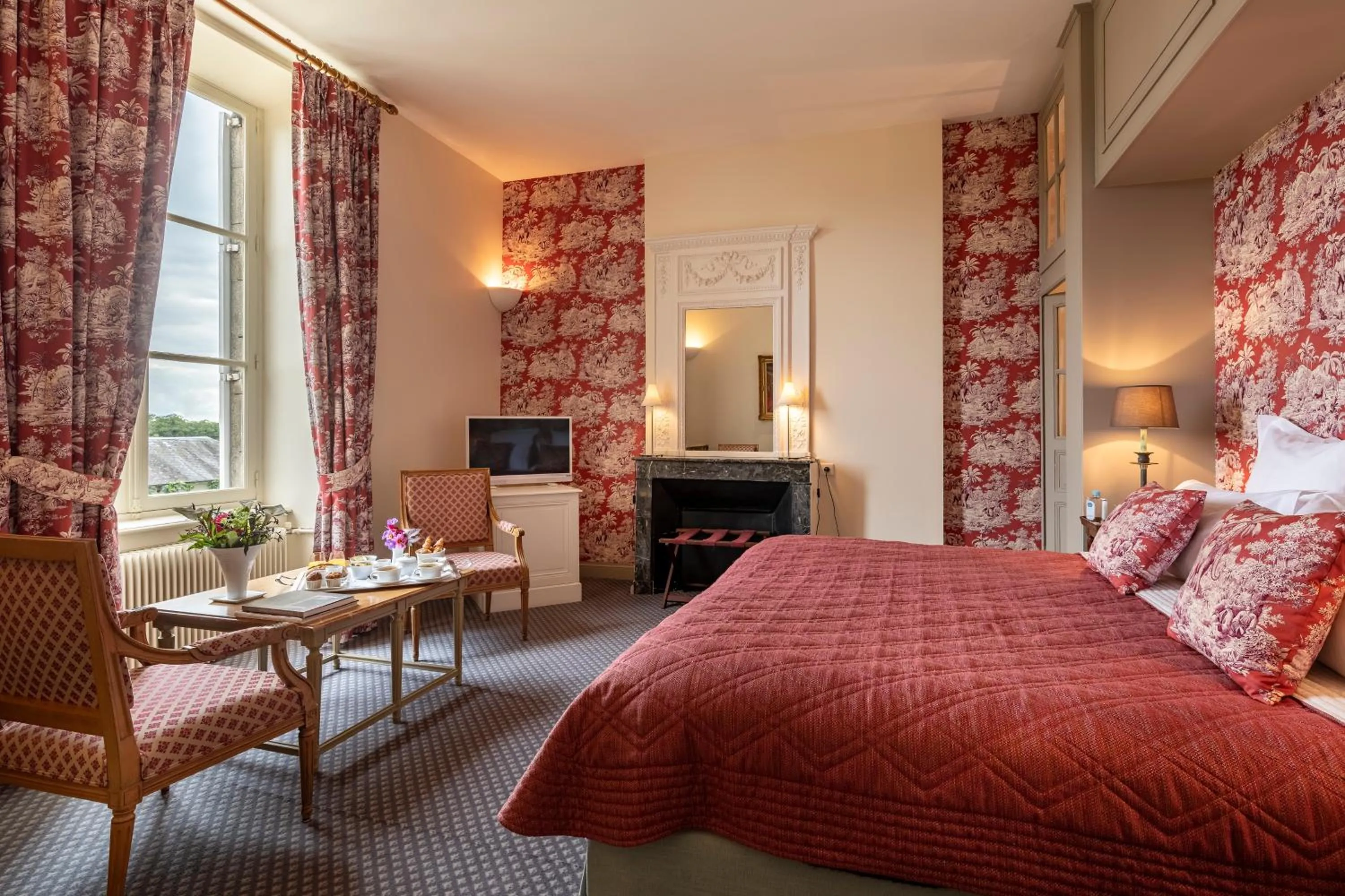 Bedroom, Bed in La Chapelle Saint Martin