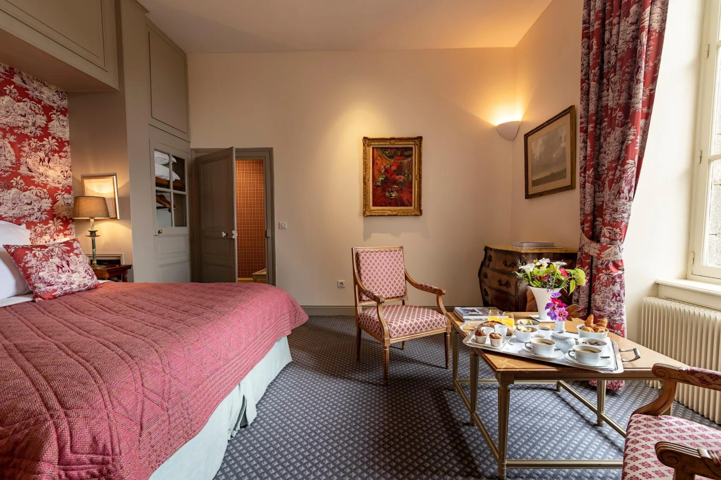 Bedroom, Bed in La Chapelle Saint Martin