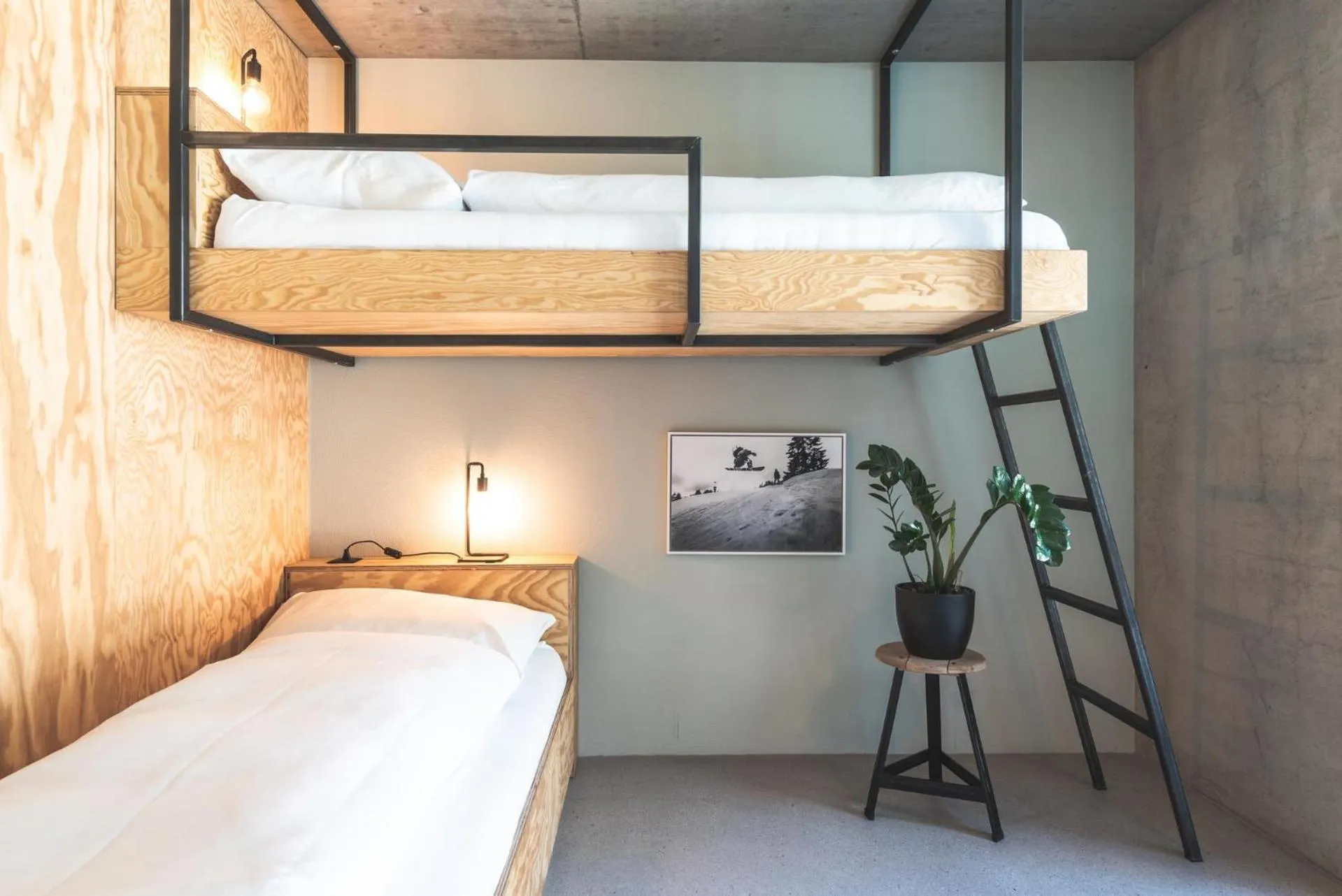 Bedroom, Bed in Riders Hotel