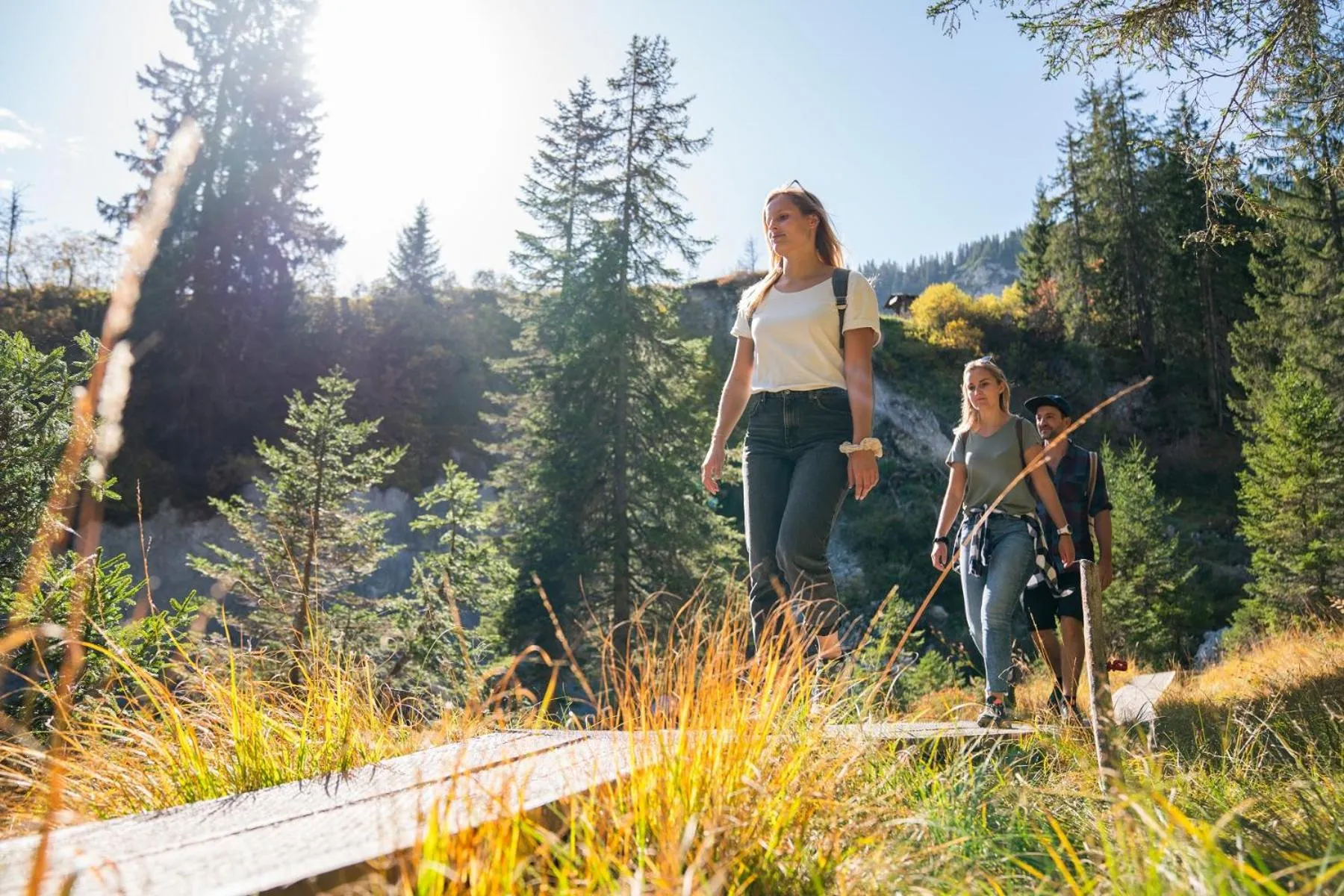 People in signinahotel