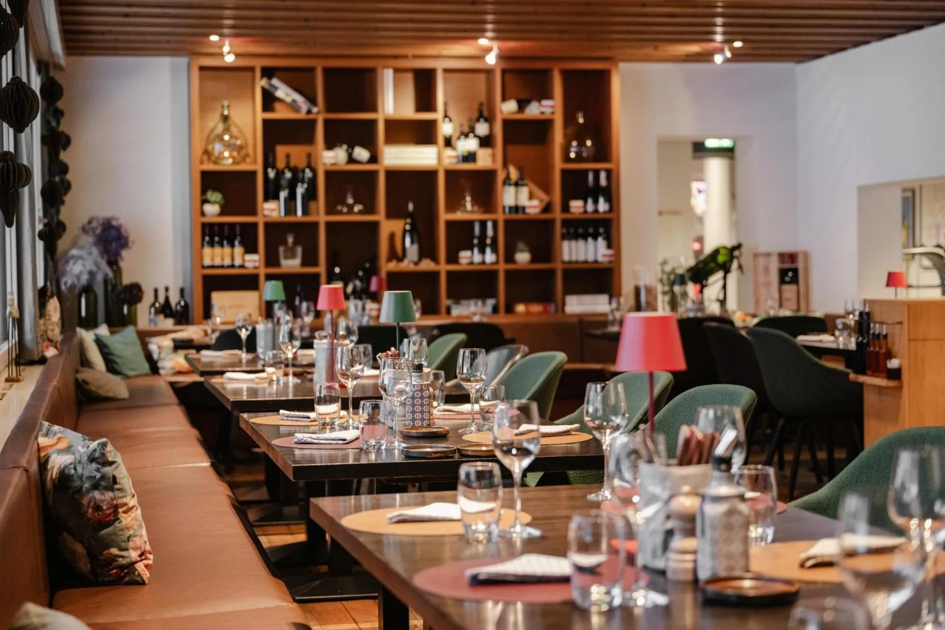 Restaurant/places to eat in signinahotel