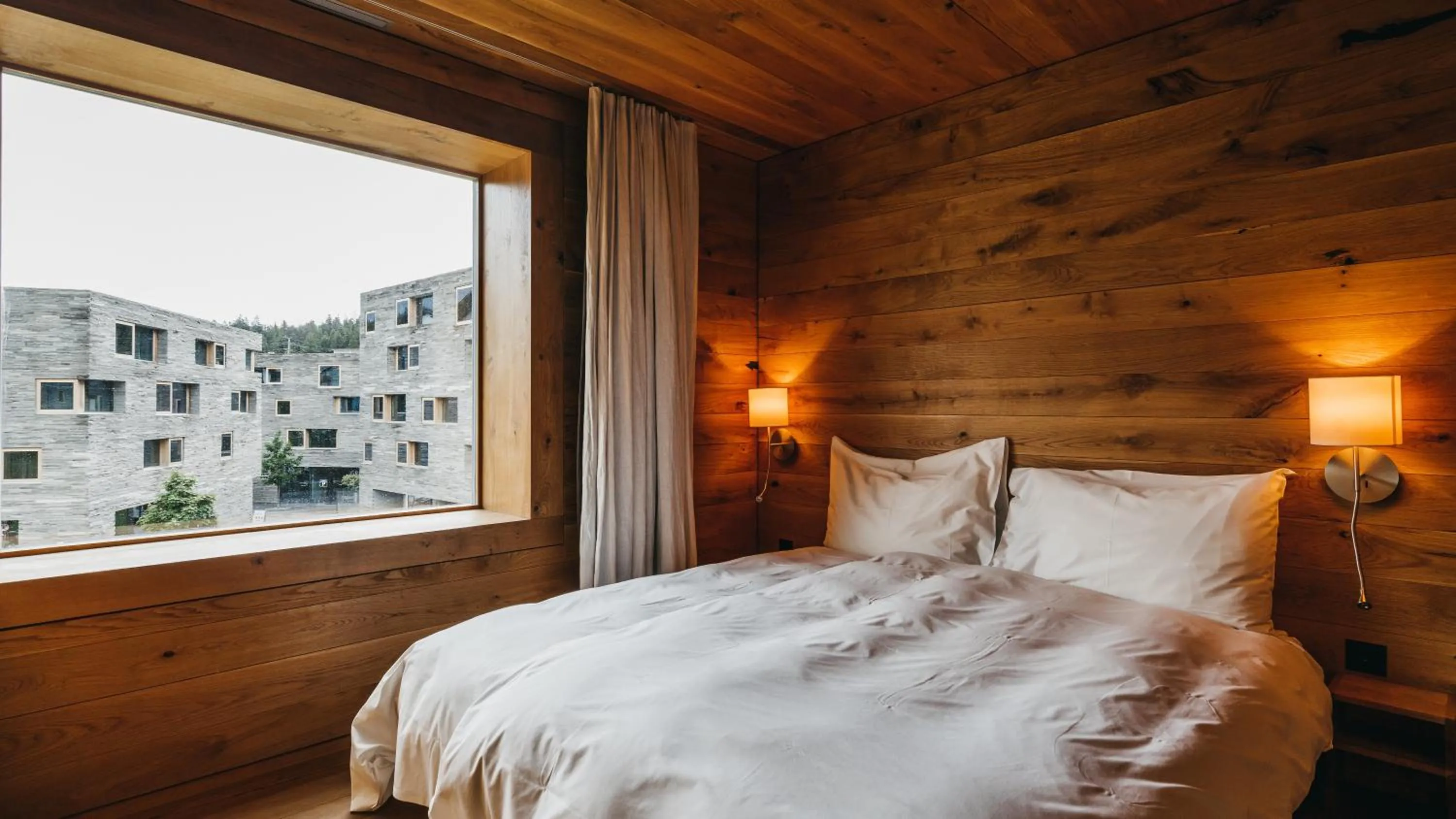 Nearby landmark, Bed in rocksresort