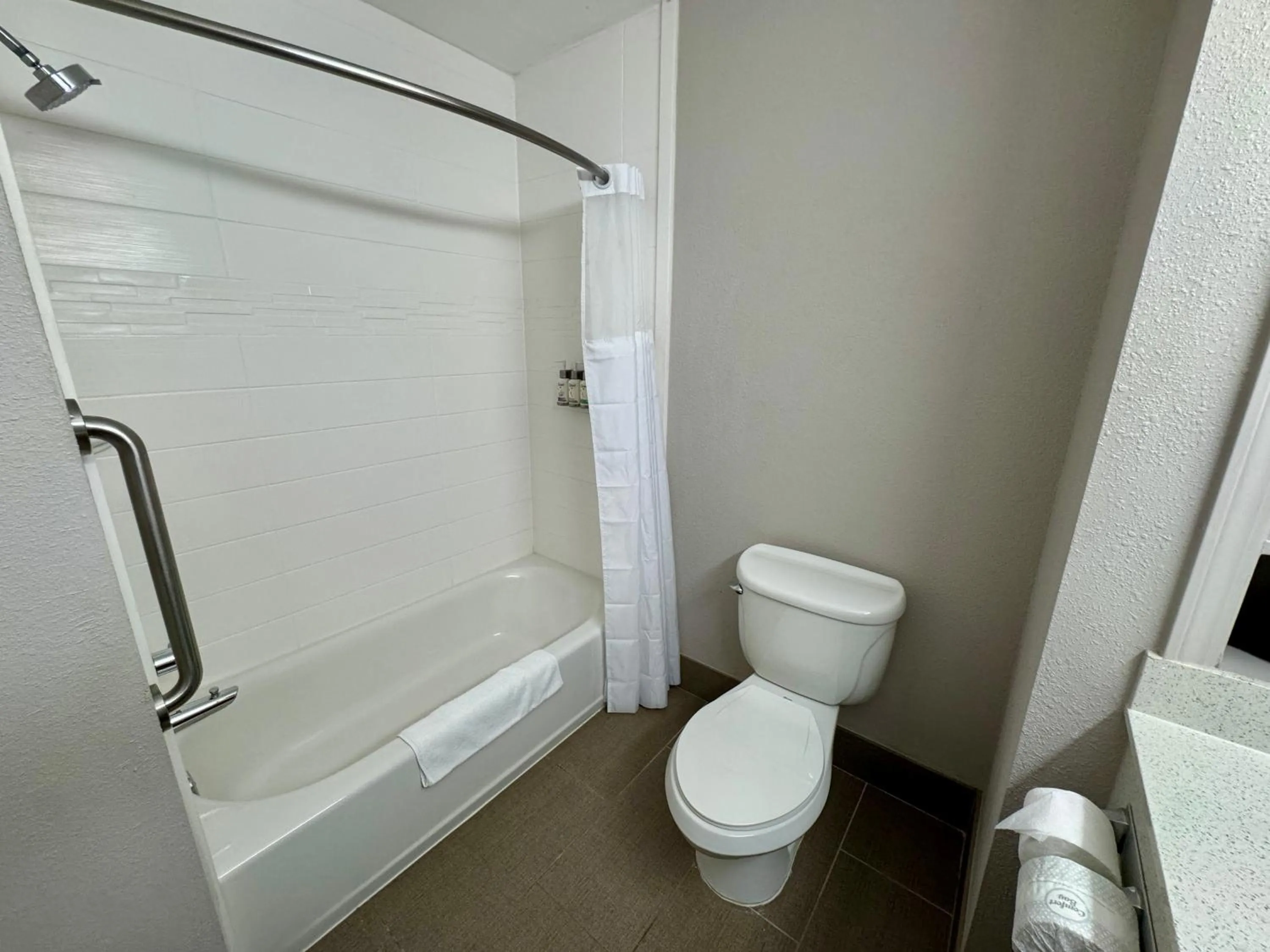 Bathroom in Best Western Plus Longview – University Hotel