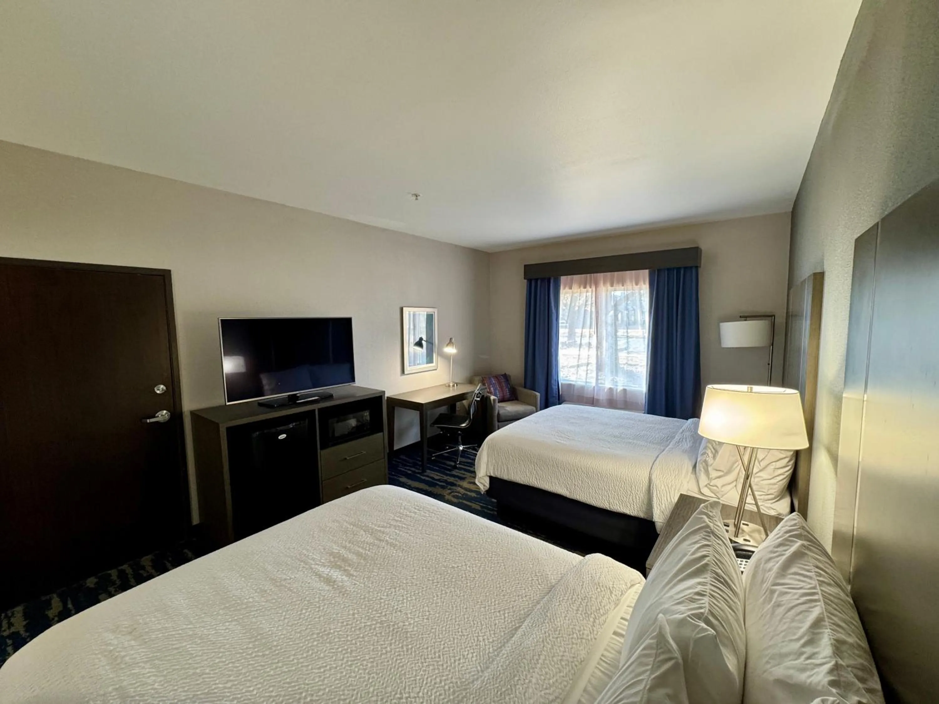 Bedroom, Bed in Best Western Plus Longview – University Hotel