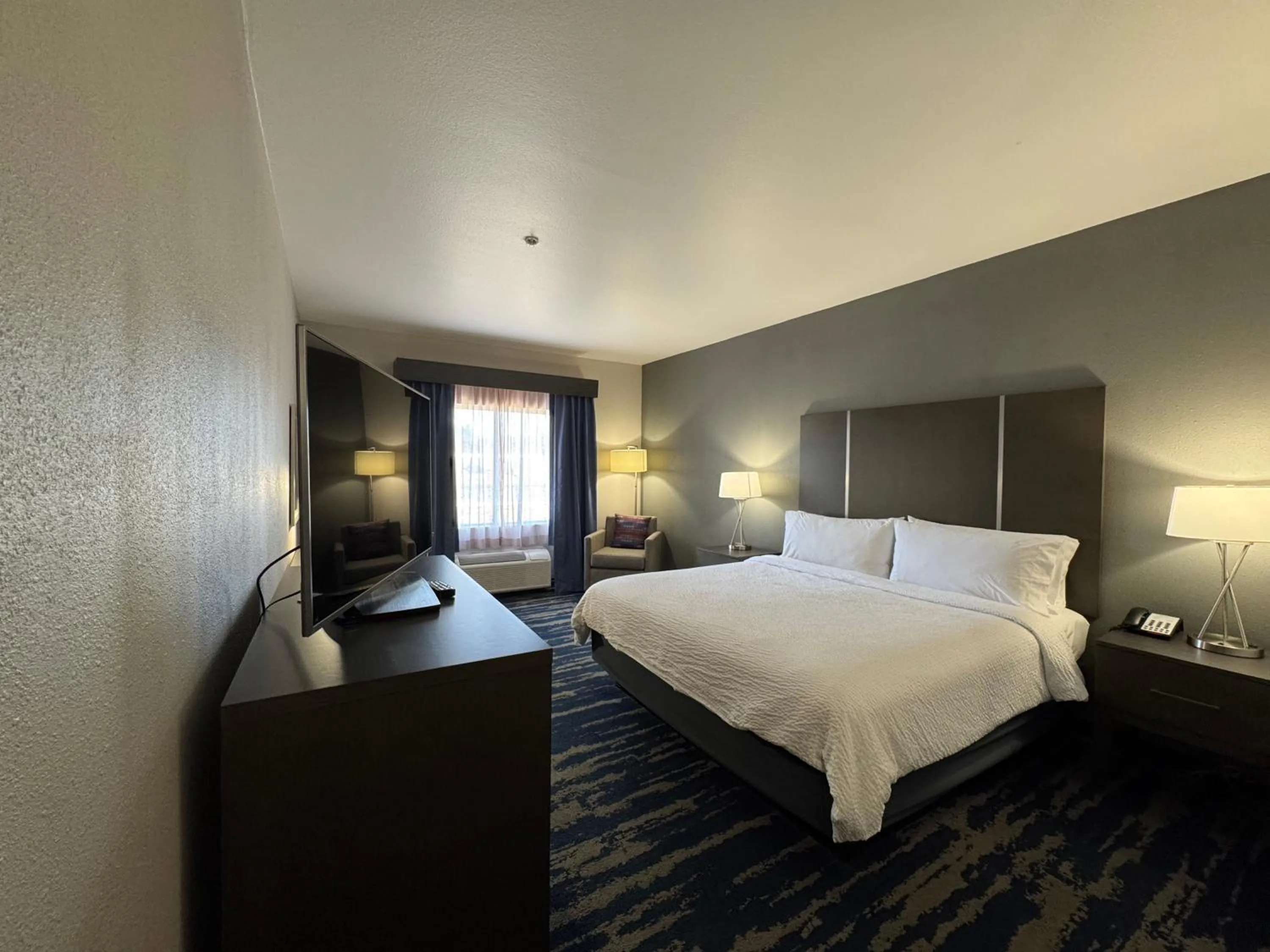 Bedroom, Bed in Best Western Plus Longview – University Hotel