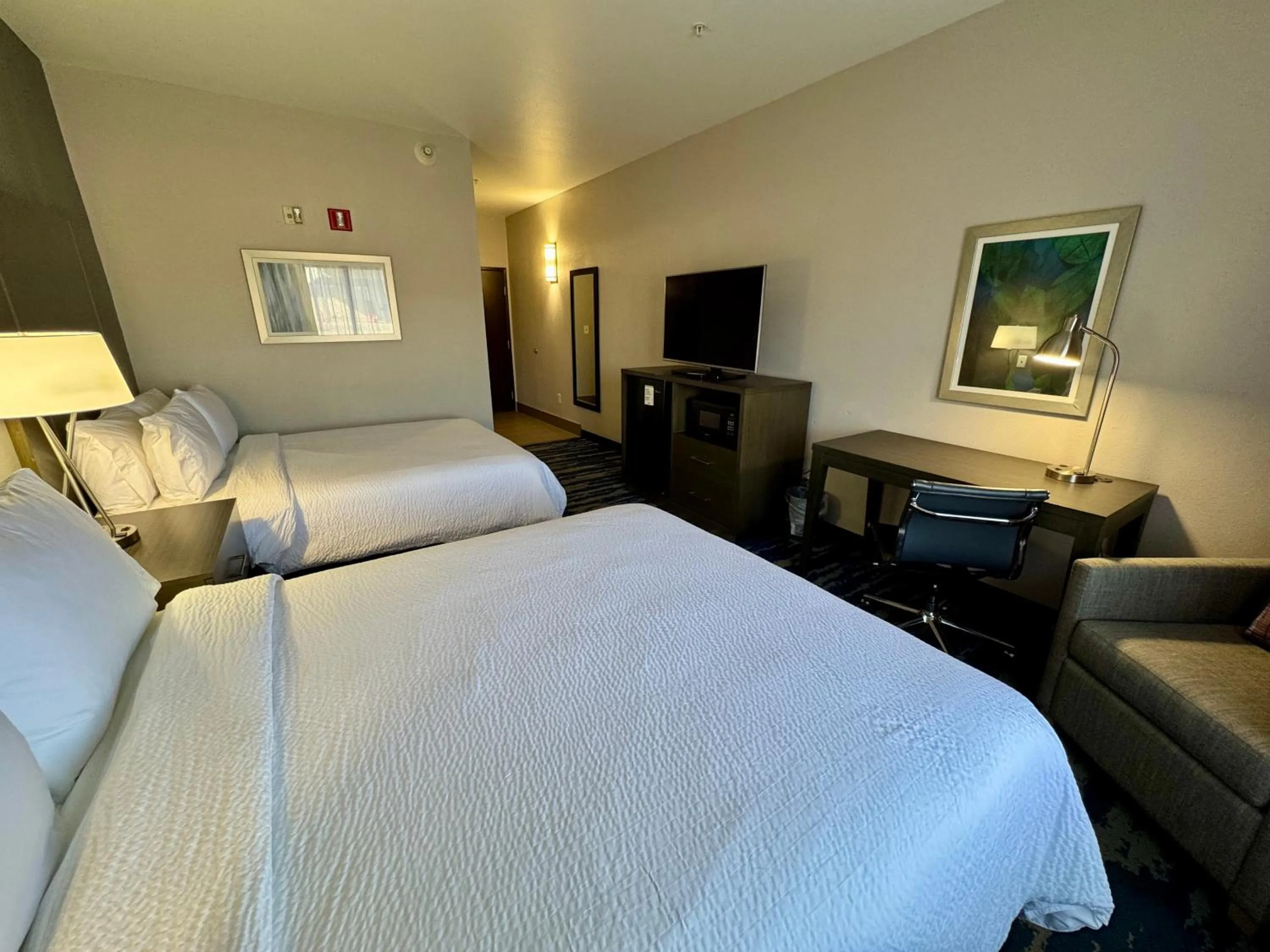 Bedroom, Bed in Best Western Plus Longview – University Hotel