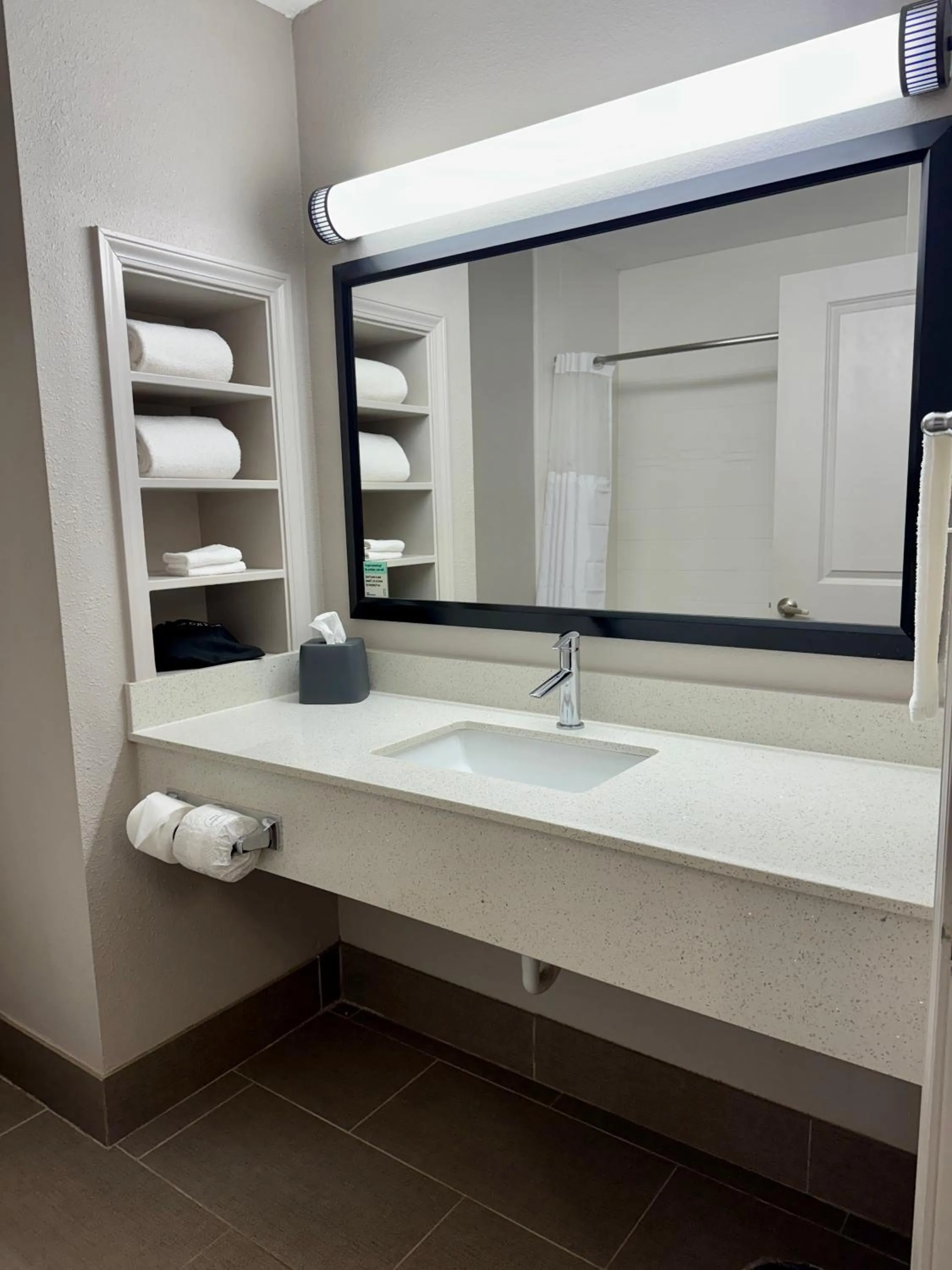 Bathroom in Best Western Plus Longview – University Hotel