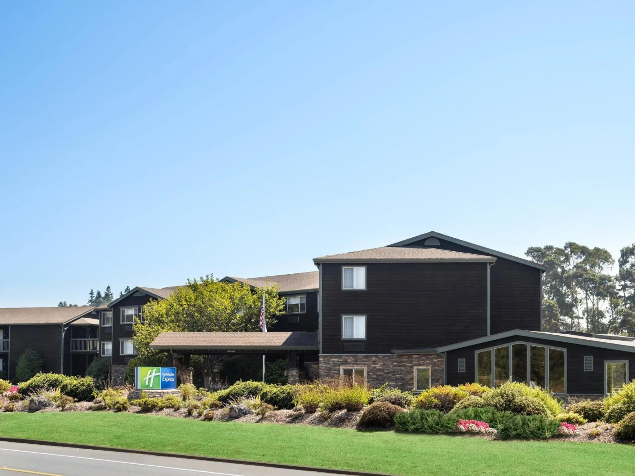 Property building in Holiday Inn Express Fort Bragg by IHG