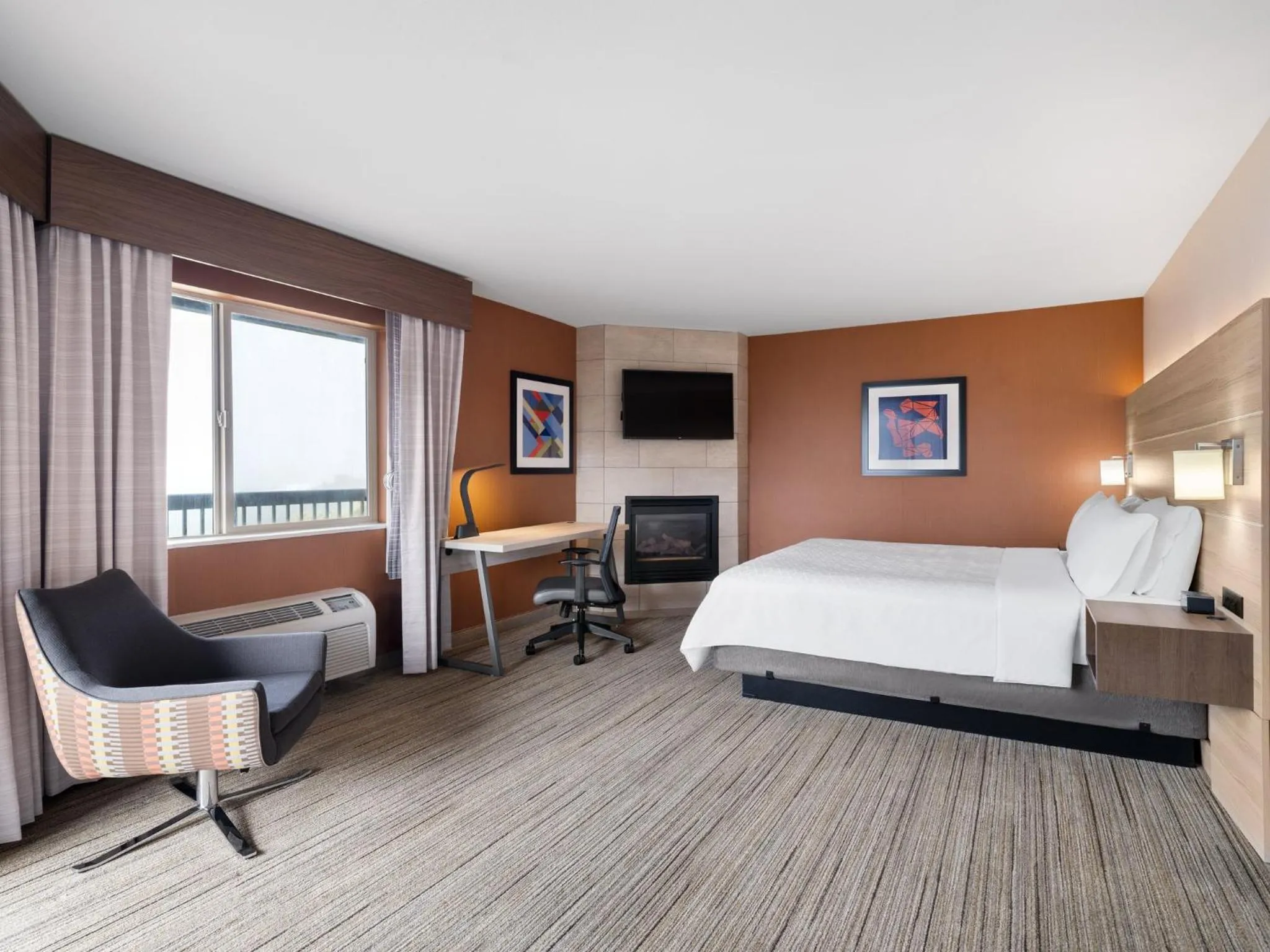 Photo of the whole room, Bed in Holiday Inn Express Fort Bragg by IHG