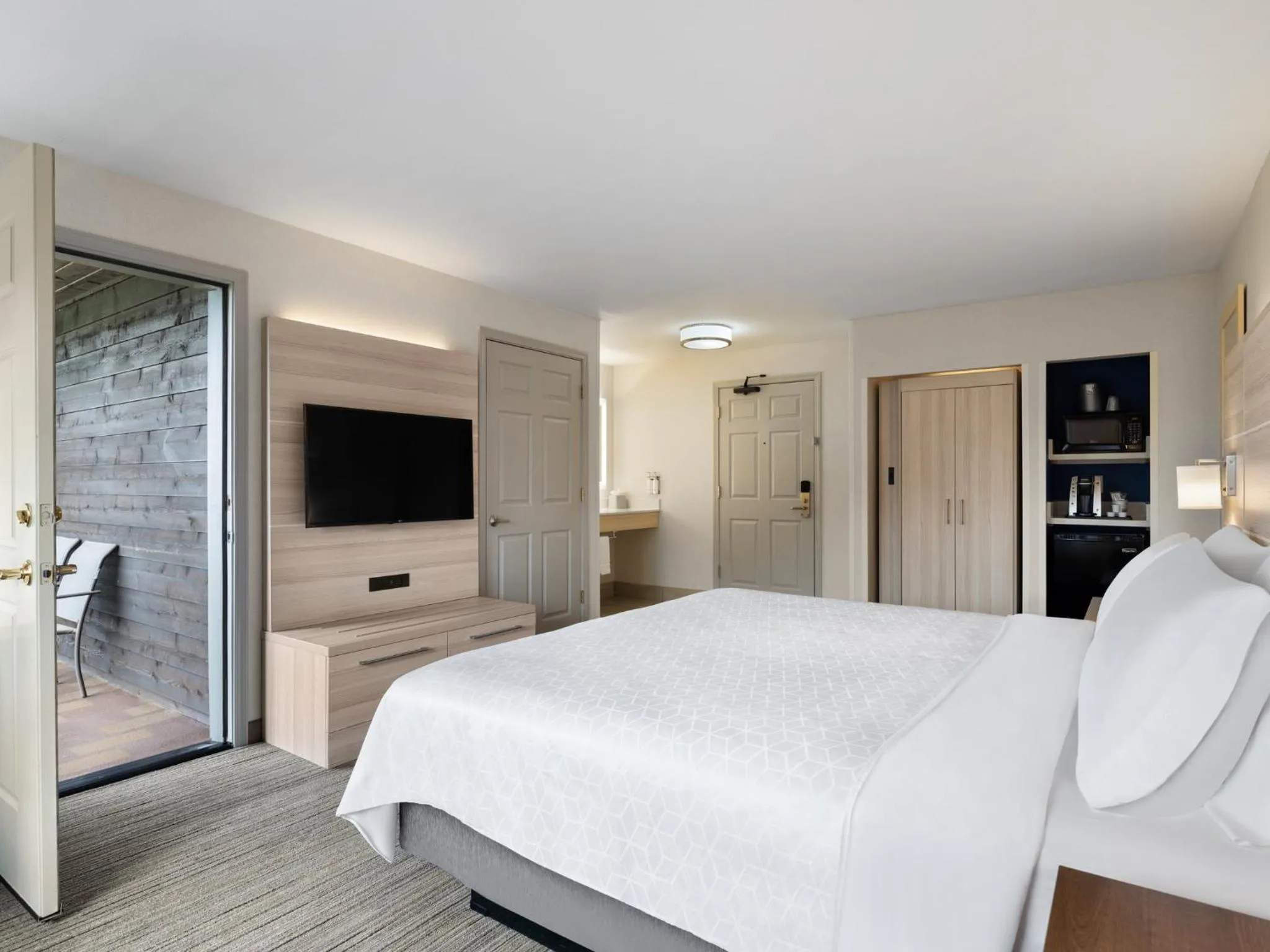 Photo of the whole room, Bed in Holiday Inn Express Fort Bragg by IHG