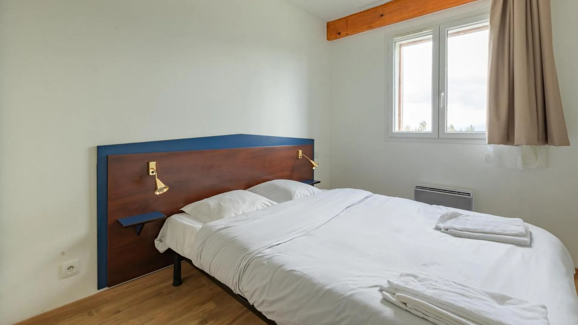 Bedroom, Bed in Vacancéole - Appart'Vacances Pyrénées 2000