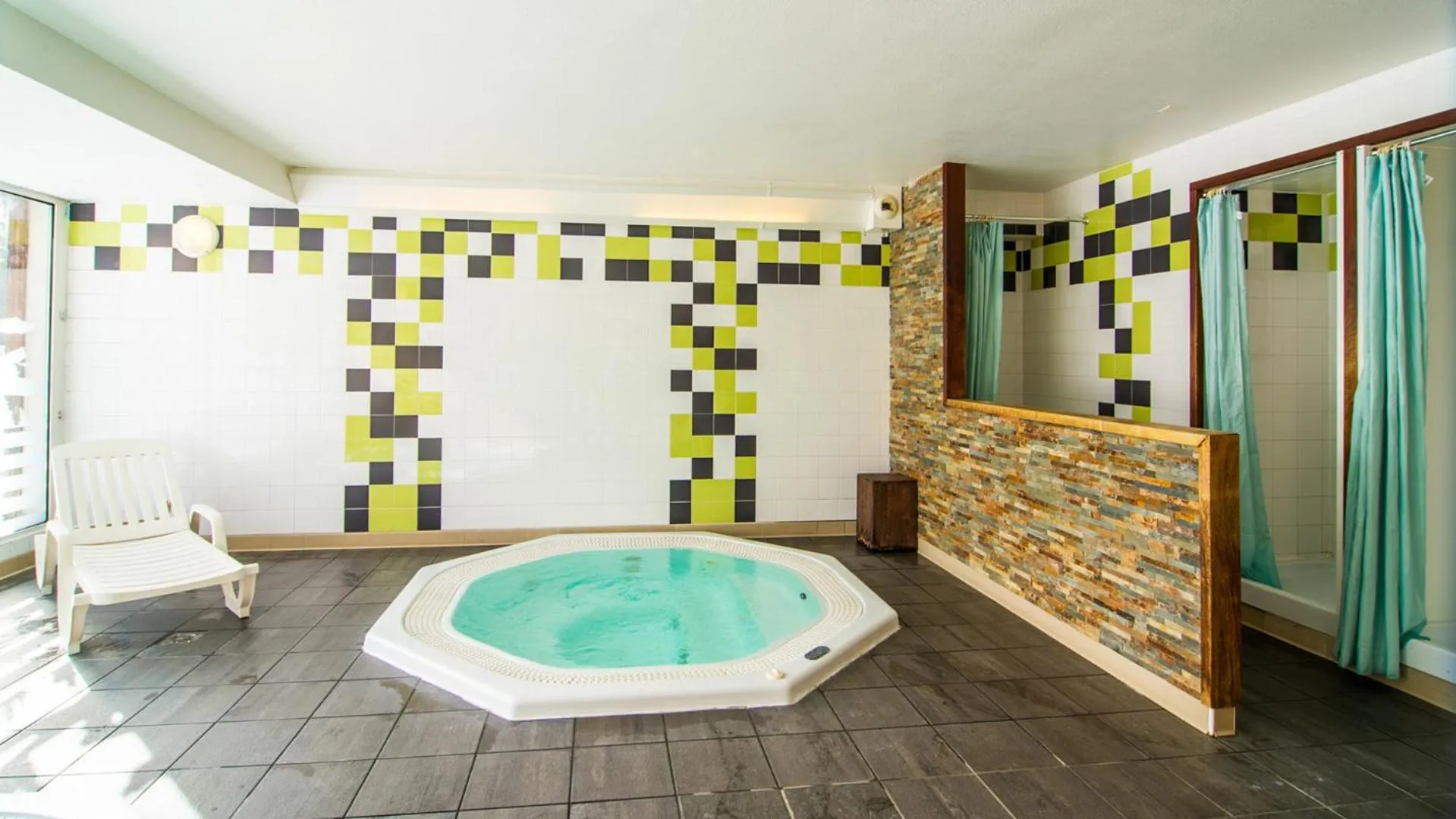 Spa and wellness centre/facilities in Vacancéole - Appart'Vacances Pyrénées 2000