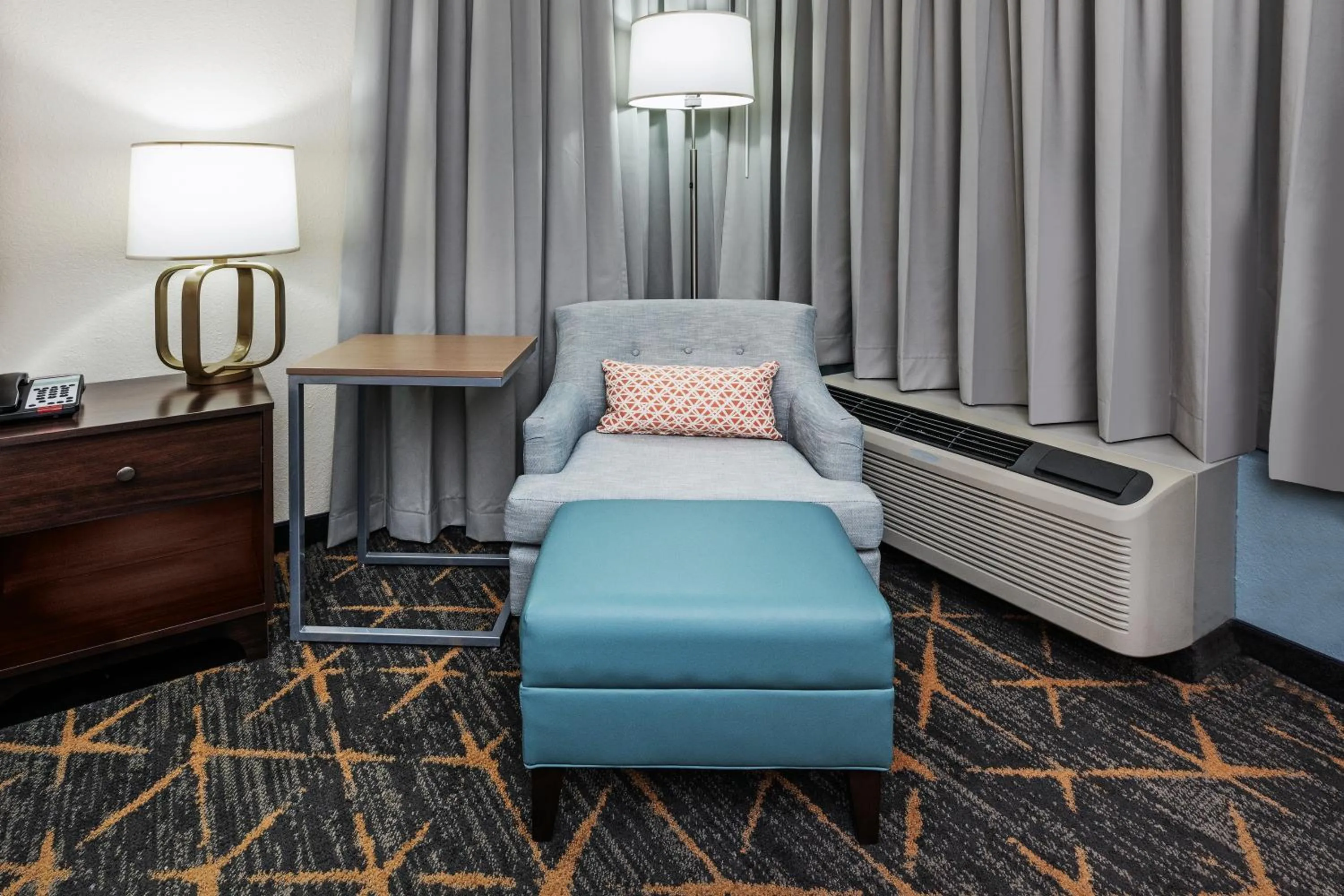 Seating area in Holiday Inn Houma by IHG