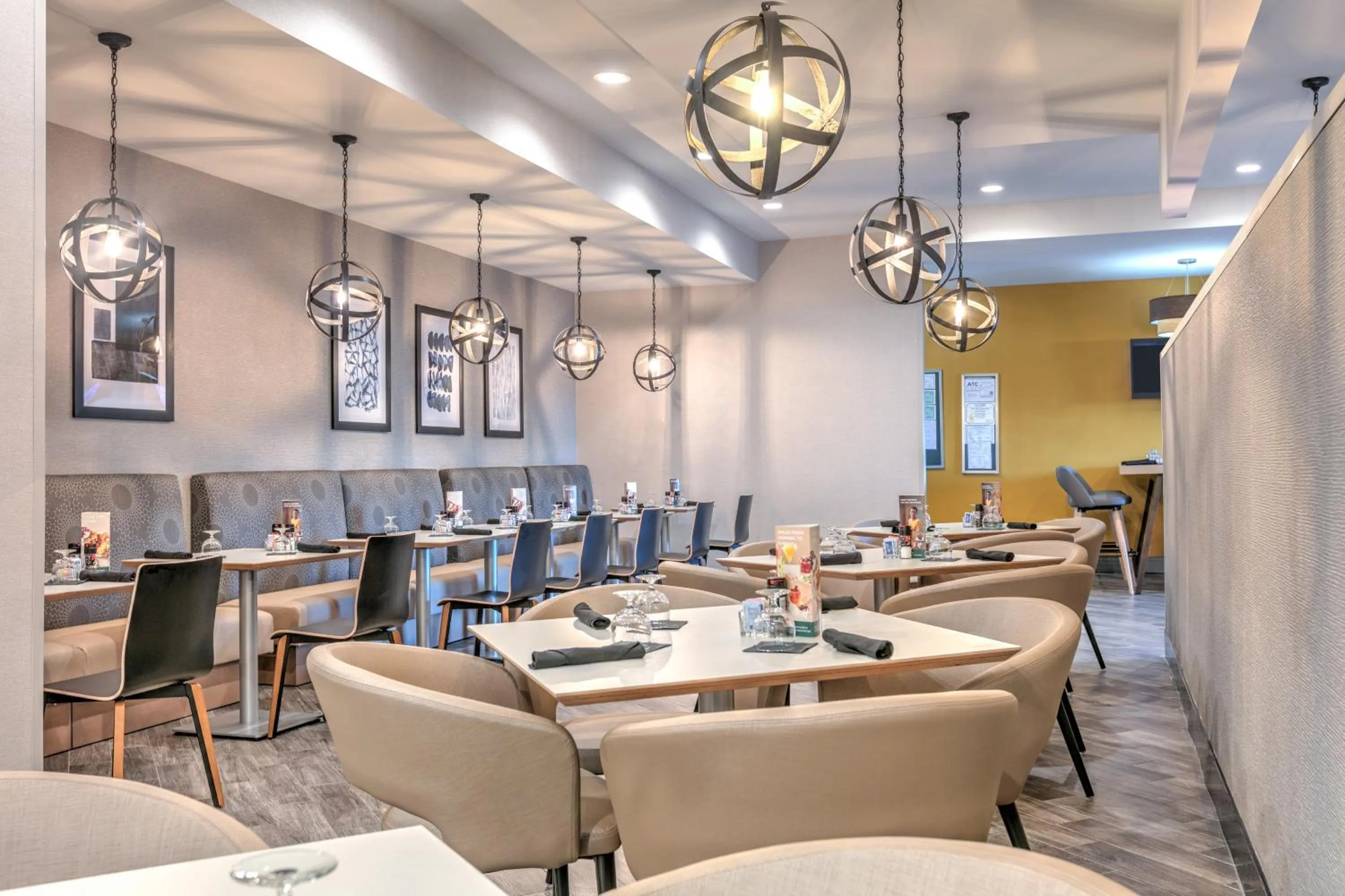 Restaurant/places to eat in Holiday Inn Houma by IHG